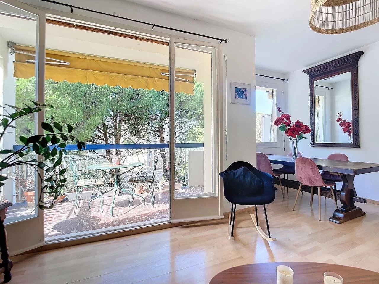Nice Cimiez Flirey - Spacious 60 sqm One Bedroom Apartment in a Quiet Secure Residence