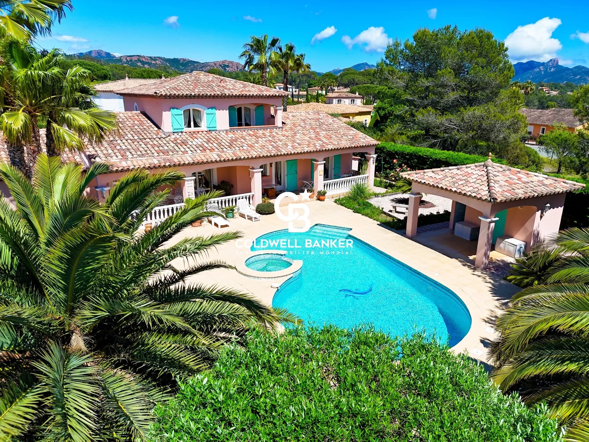 Villa avec piscine proche des golfs de Saint-Raphael