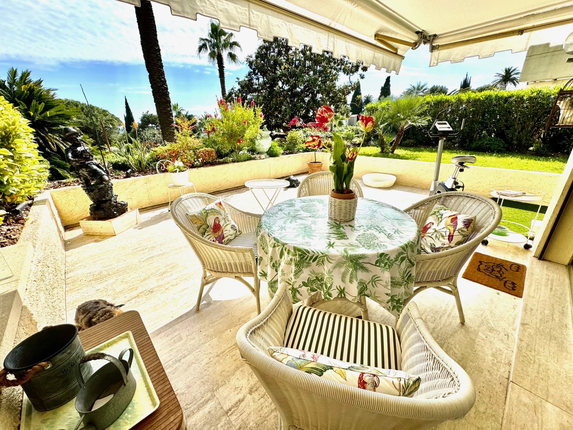 CANNES FOR SALE 2 bedrooms appartment garden, swimming pool