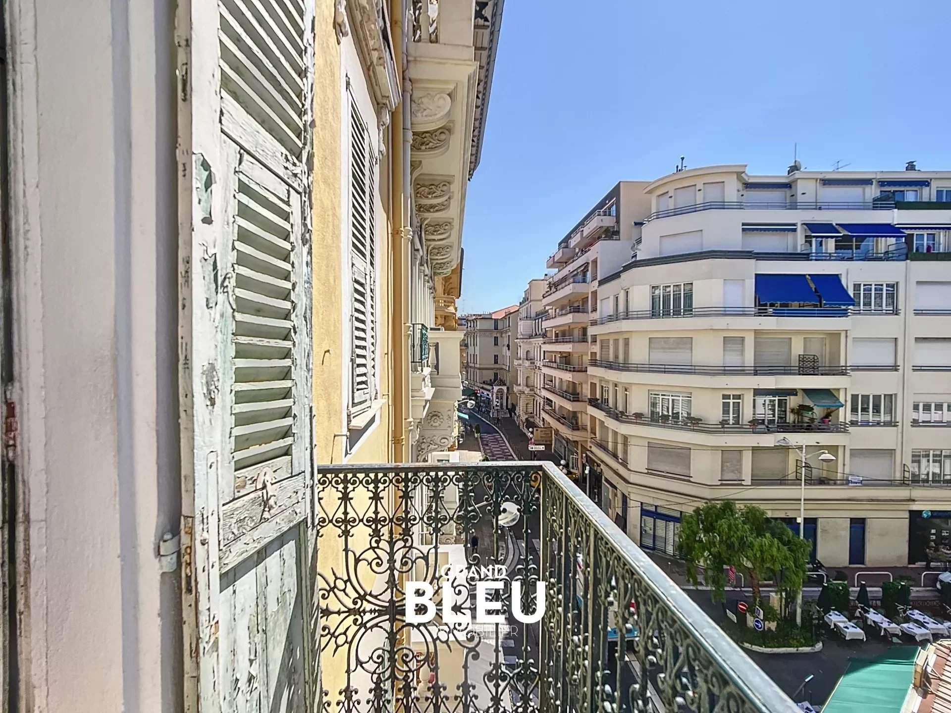 NICE - CARRE D'OR: RARE, vast apartment 5 rooms to renovate