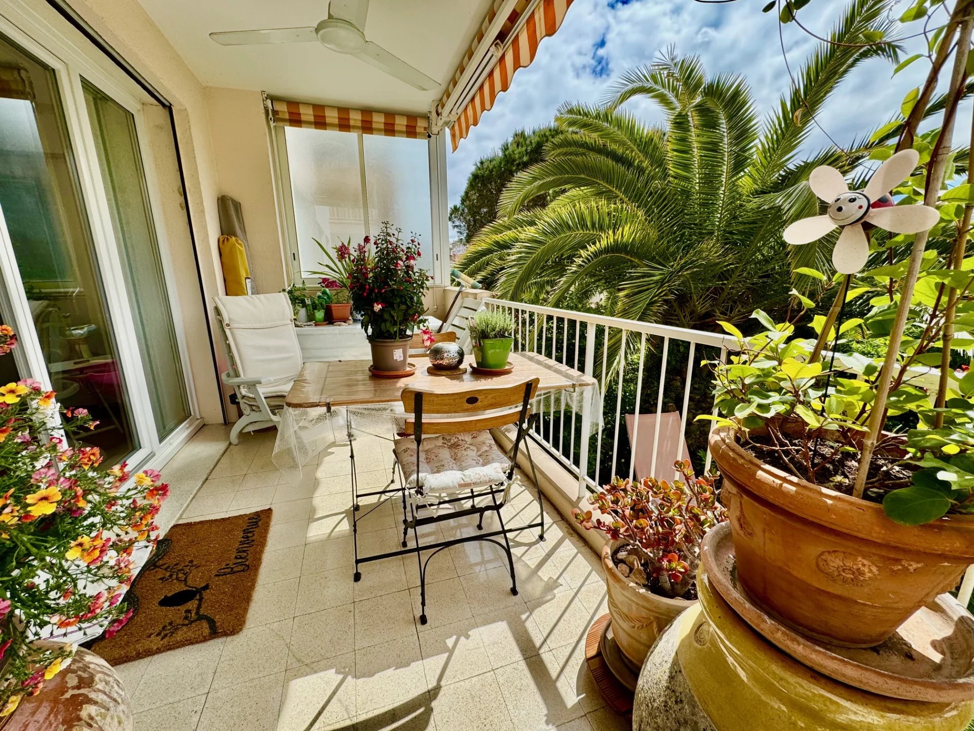 Cannes vendita vasto appartamento di 2 locali al piano giardino