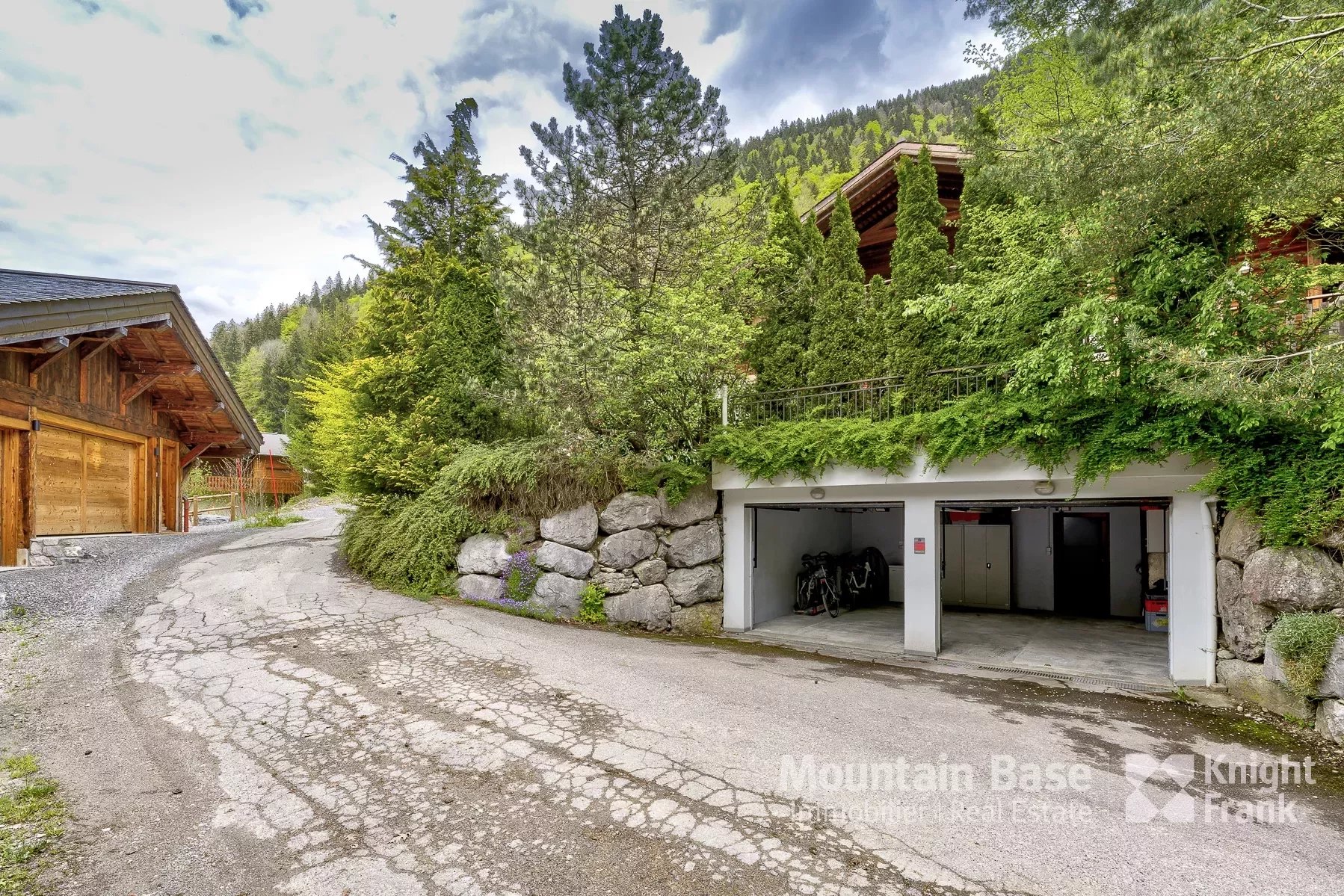 Photo of Elegant 5 bedroom chalet in Morzine