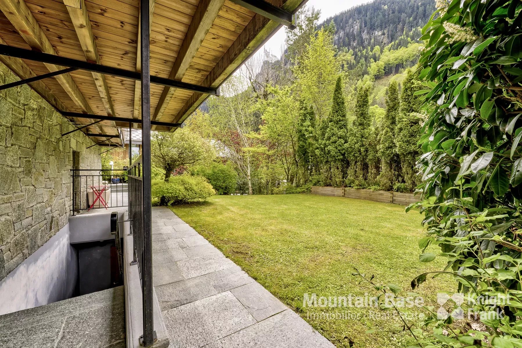 Photo of Elegant 5 bedroom chalet in Morzine