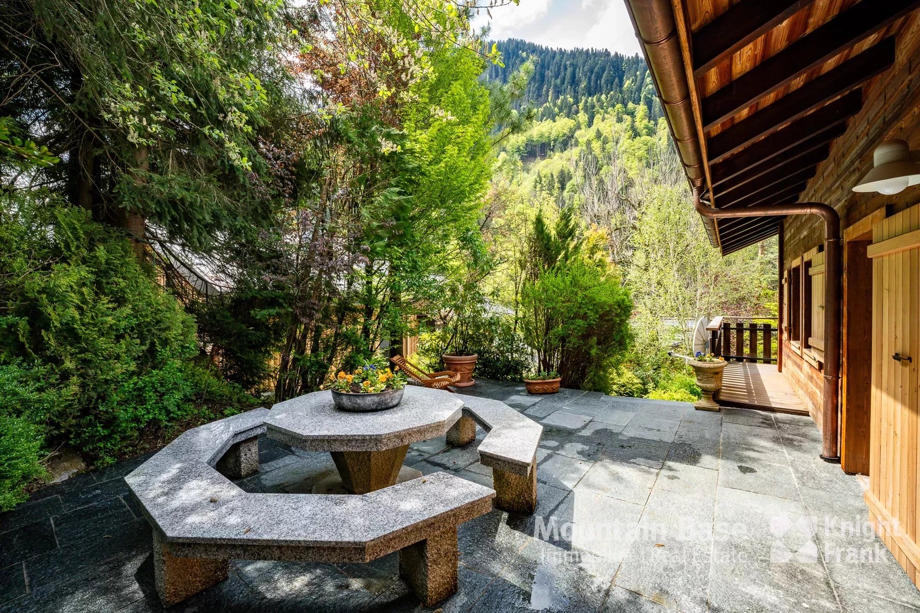 Photo of Elegant 5 bedroom chalet in Morzine