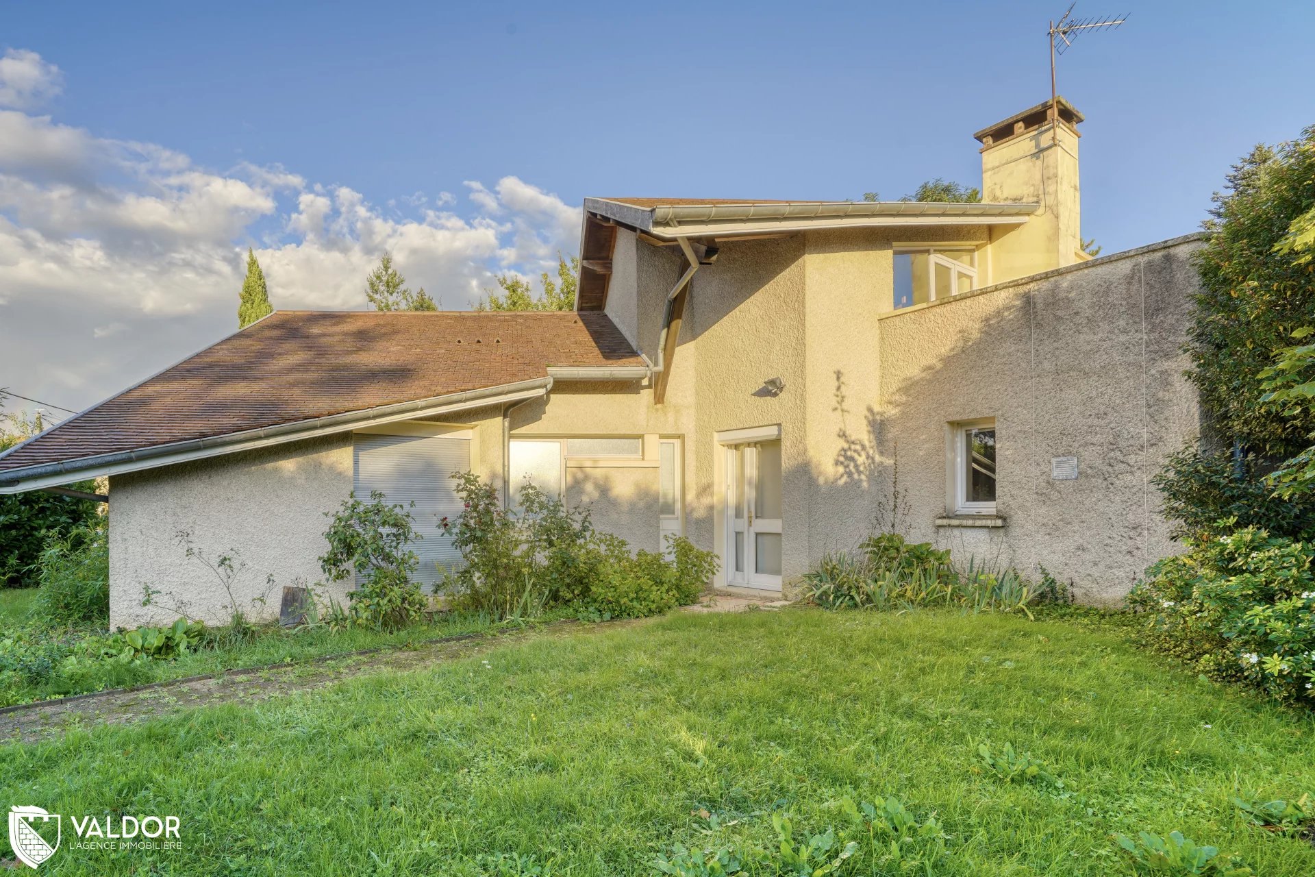 Maison au calme à MONTMERLE