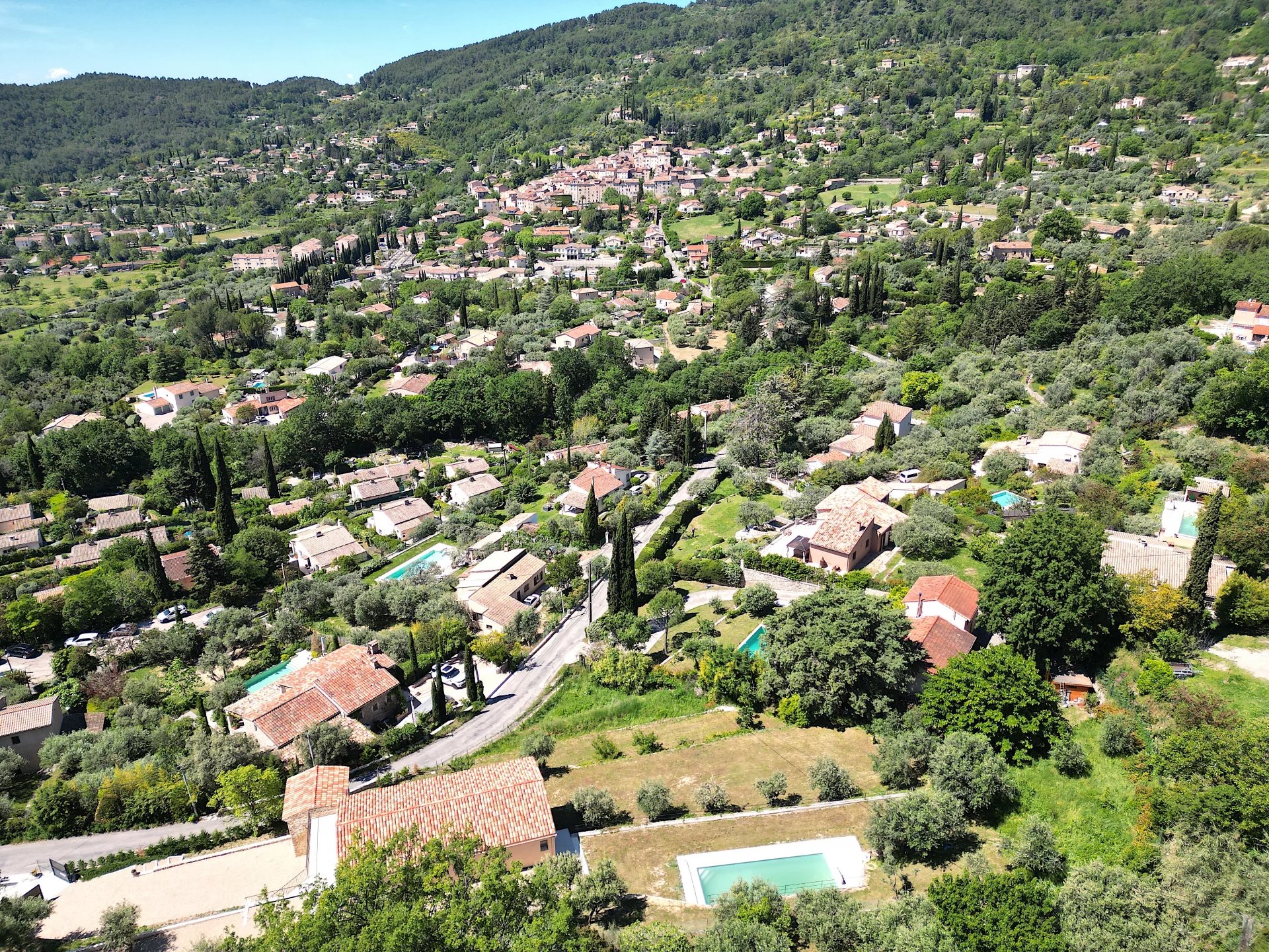 New build villa with panoramic views & walking distance - Seillans