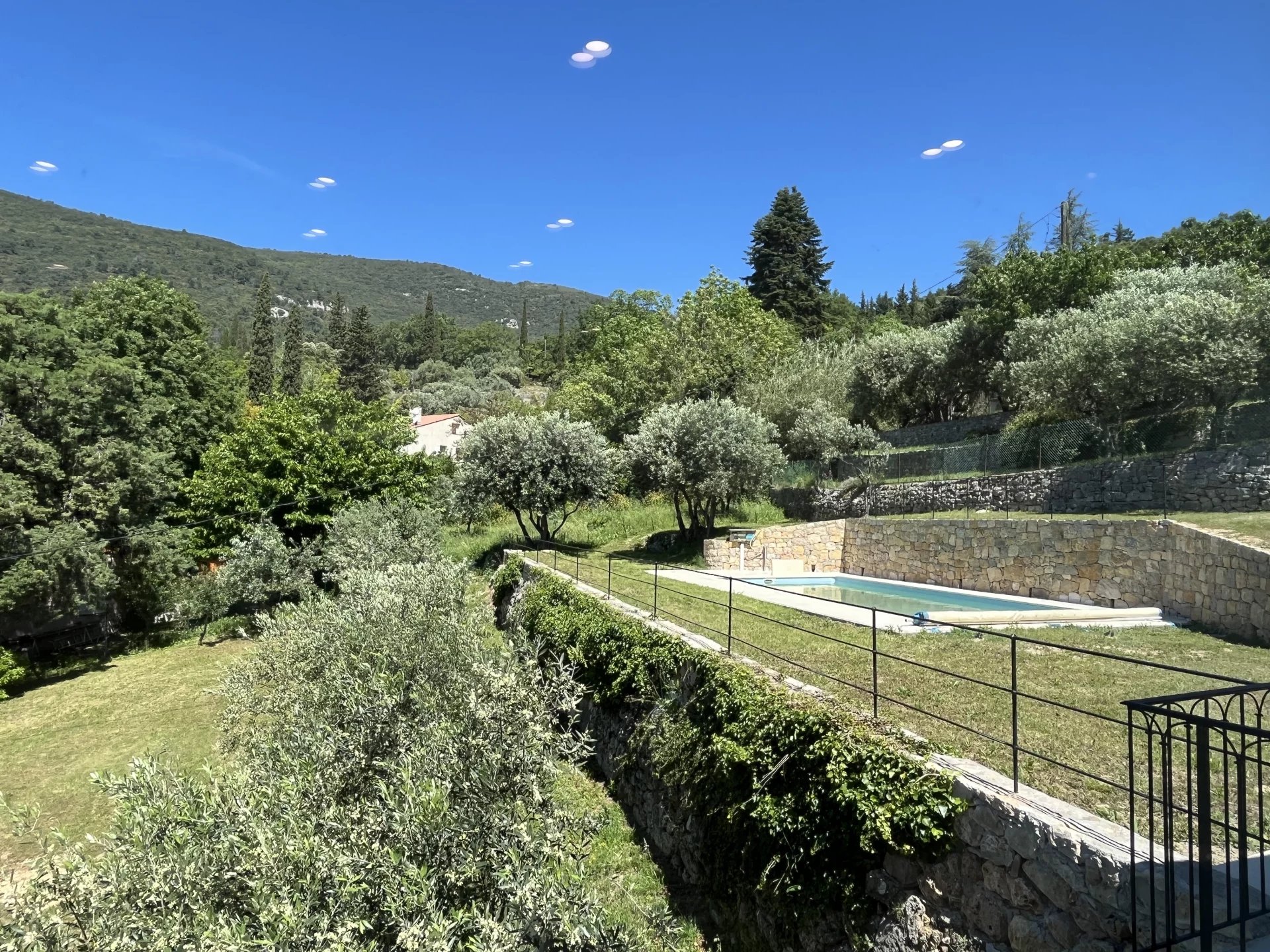 New build villa with panoramic views & walking distance - Seillans