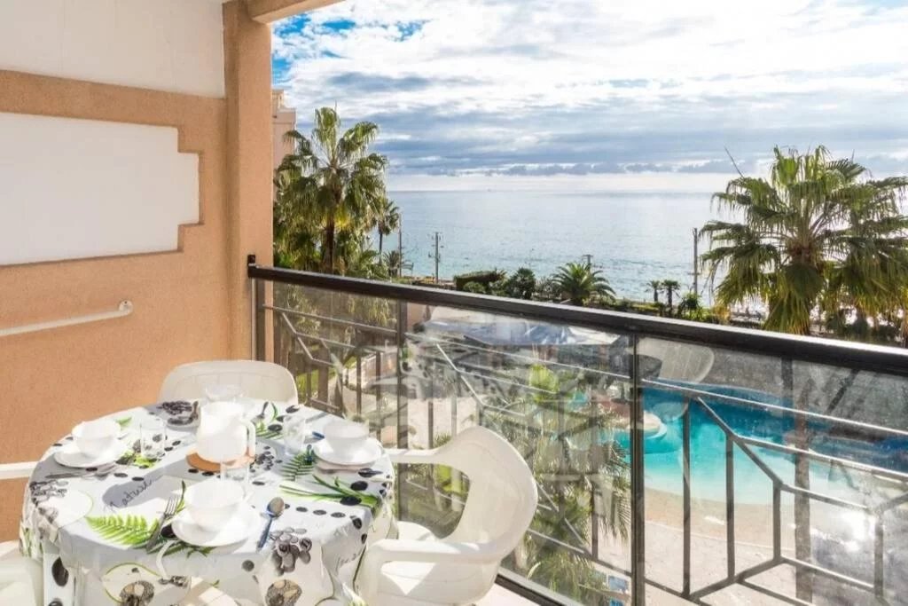 Cannes Seafront 2 room apartment 25 m2 panoramic sea view