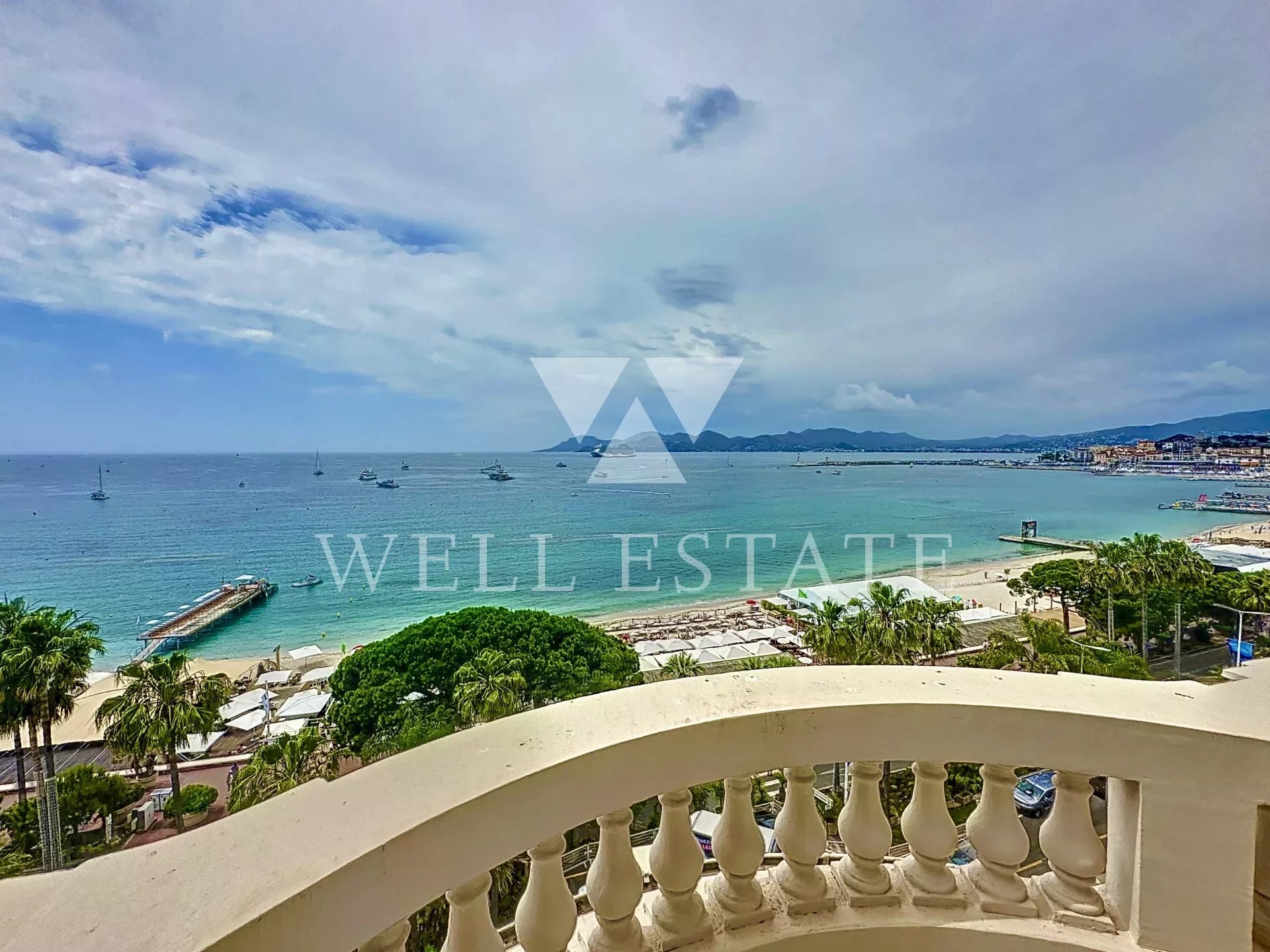 CANNES CROISETTE SUPERB 2 BEDROOM APPARTMENT  WITH PANORAMIC SEA VIEW