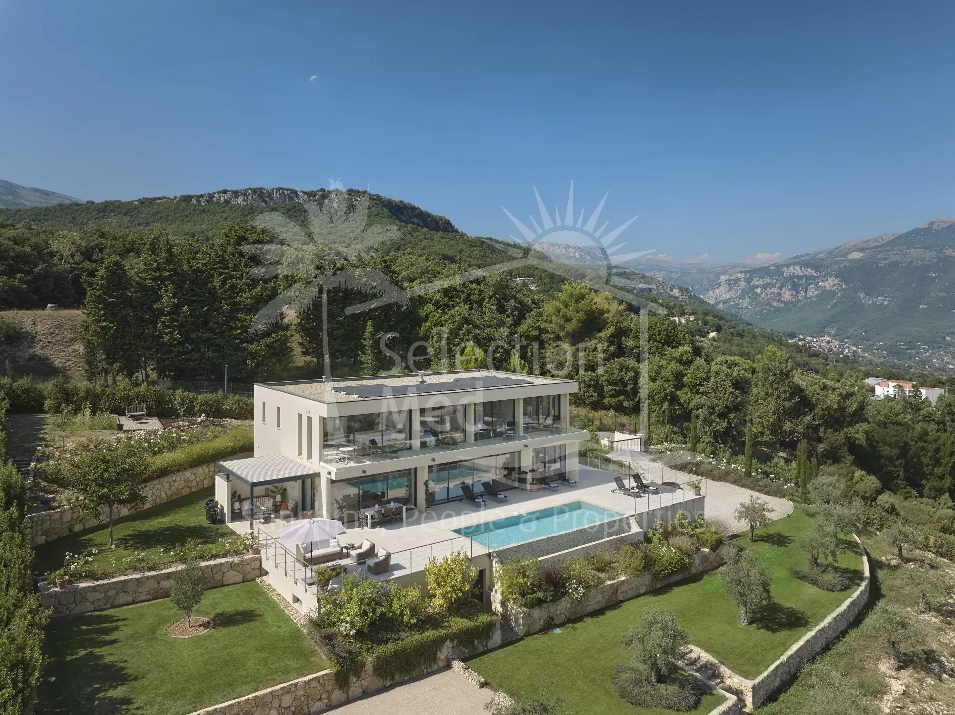 Exclusivité  : Luxueuse Villa Neuve avec Vue Panoramique et Piscine à Châteauneuf-Grasse