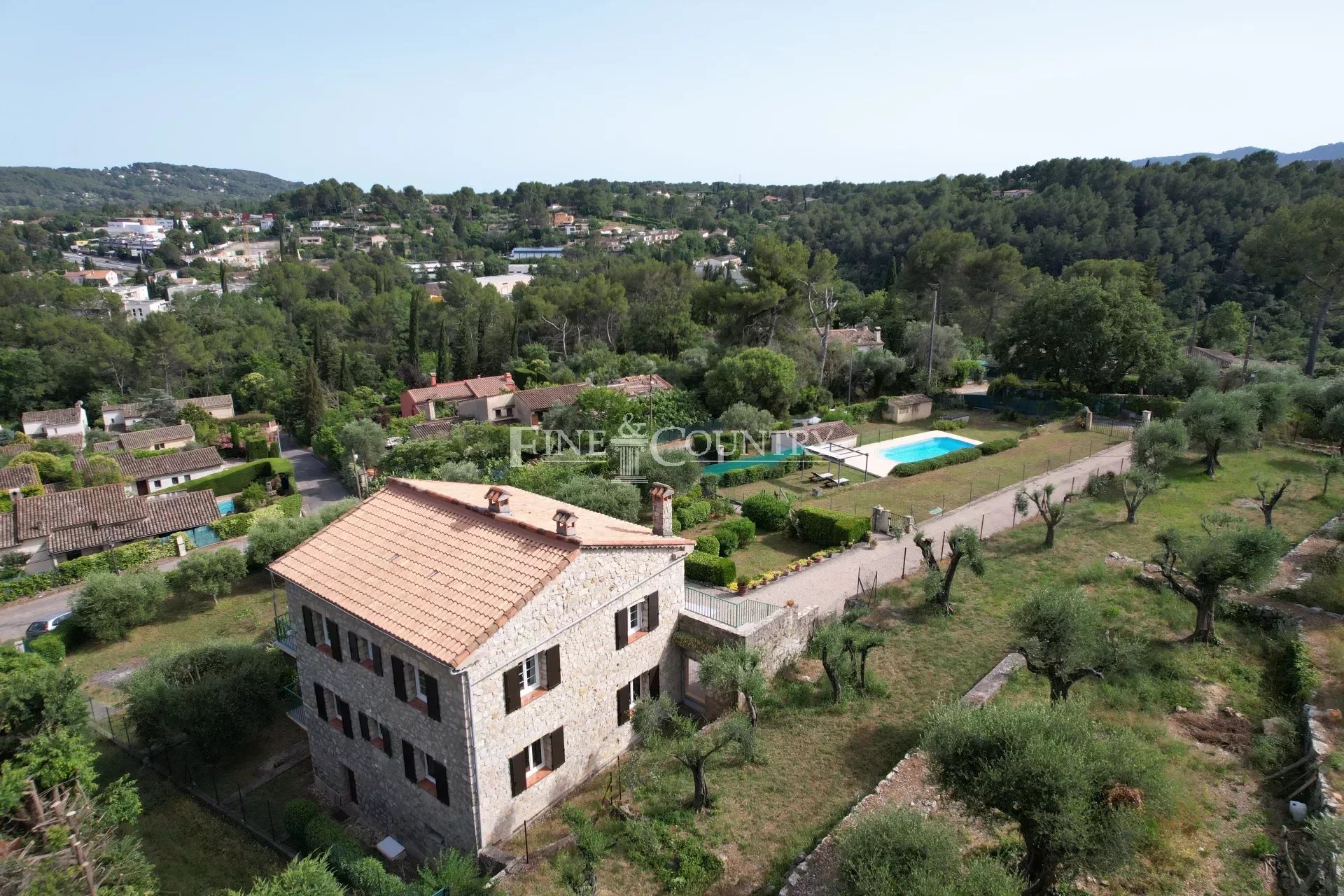 Villa for sale in Mouans-Sartoux potential to build a second villa