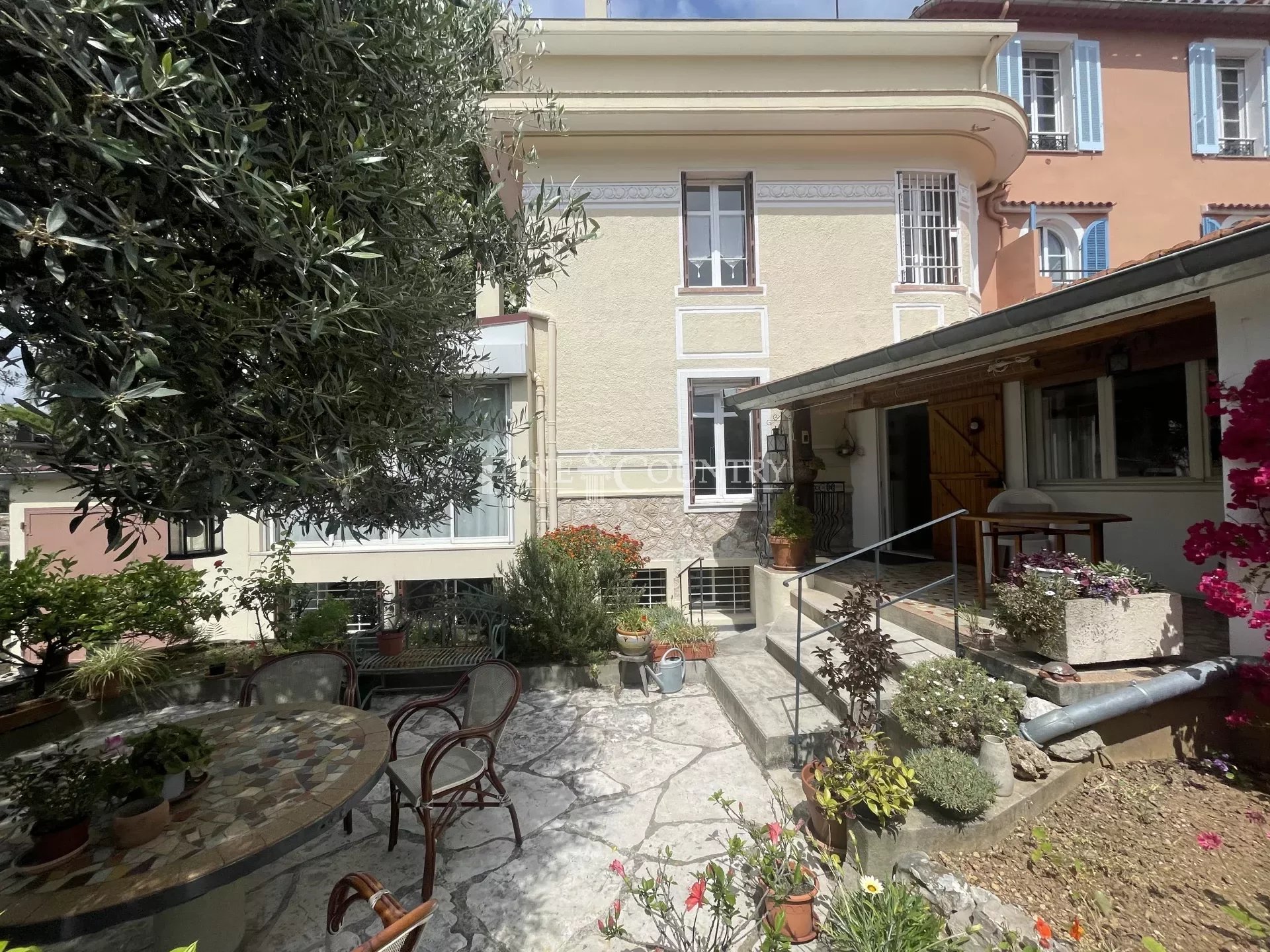 A vendre, maison d'époque au Calme proche de Montrose à Cannes