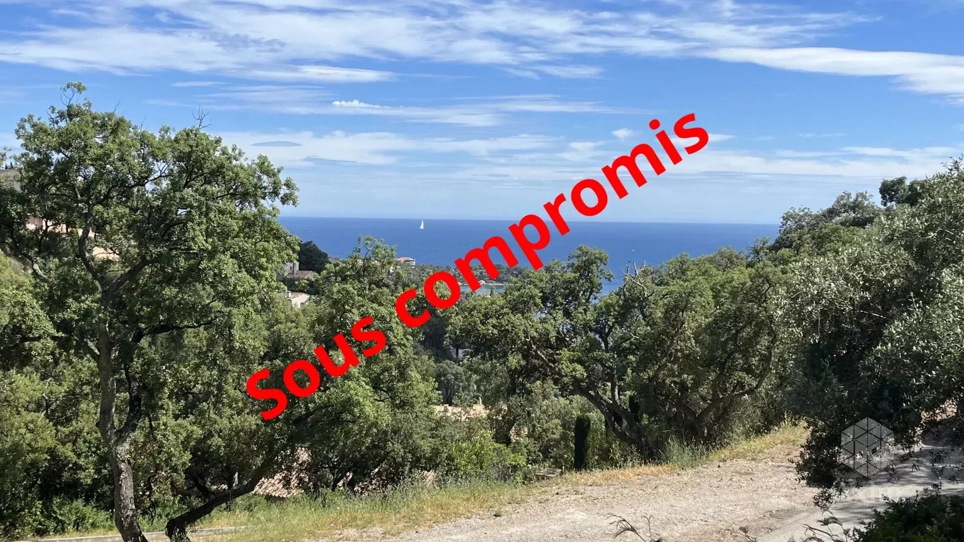 Rare for sale : Agay, 1356m² building plot with sea view