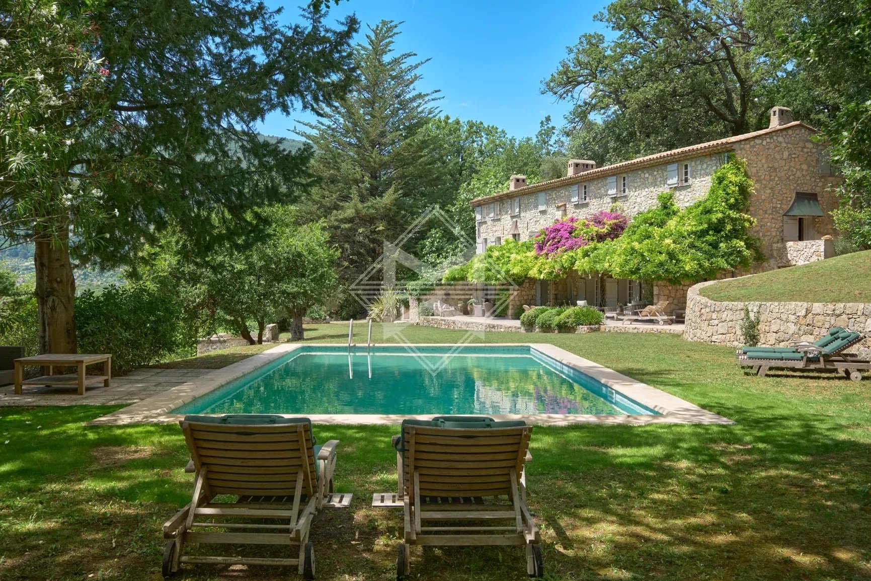 06740 CHÂTEAUNEUF-GRASSE VILLA