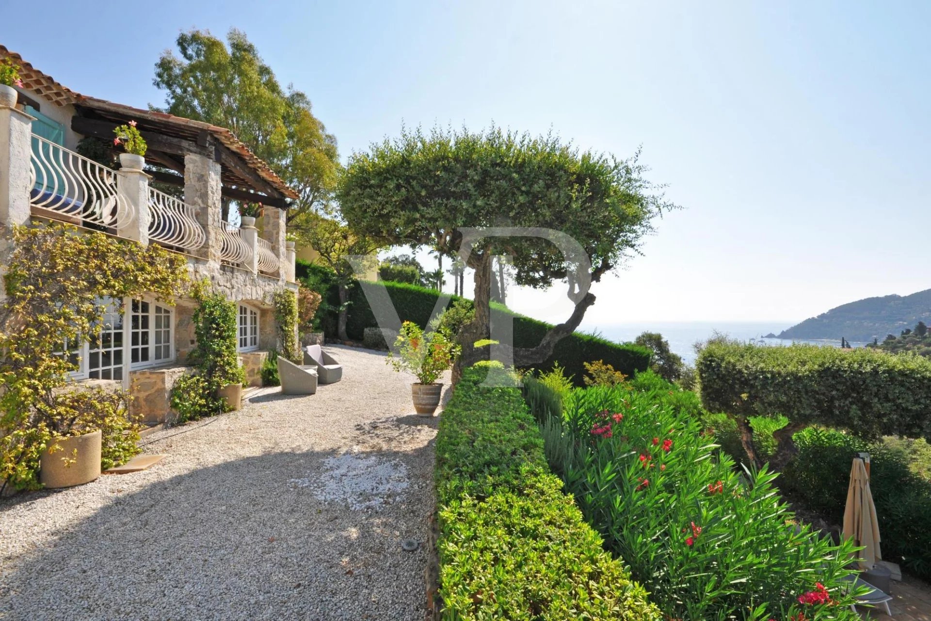 Provencal style villa with Panoramic Views