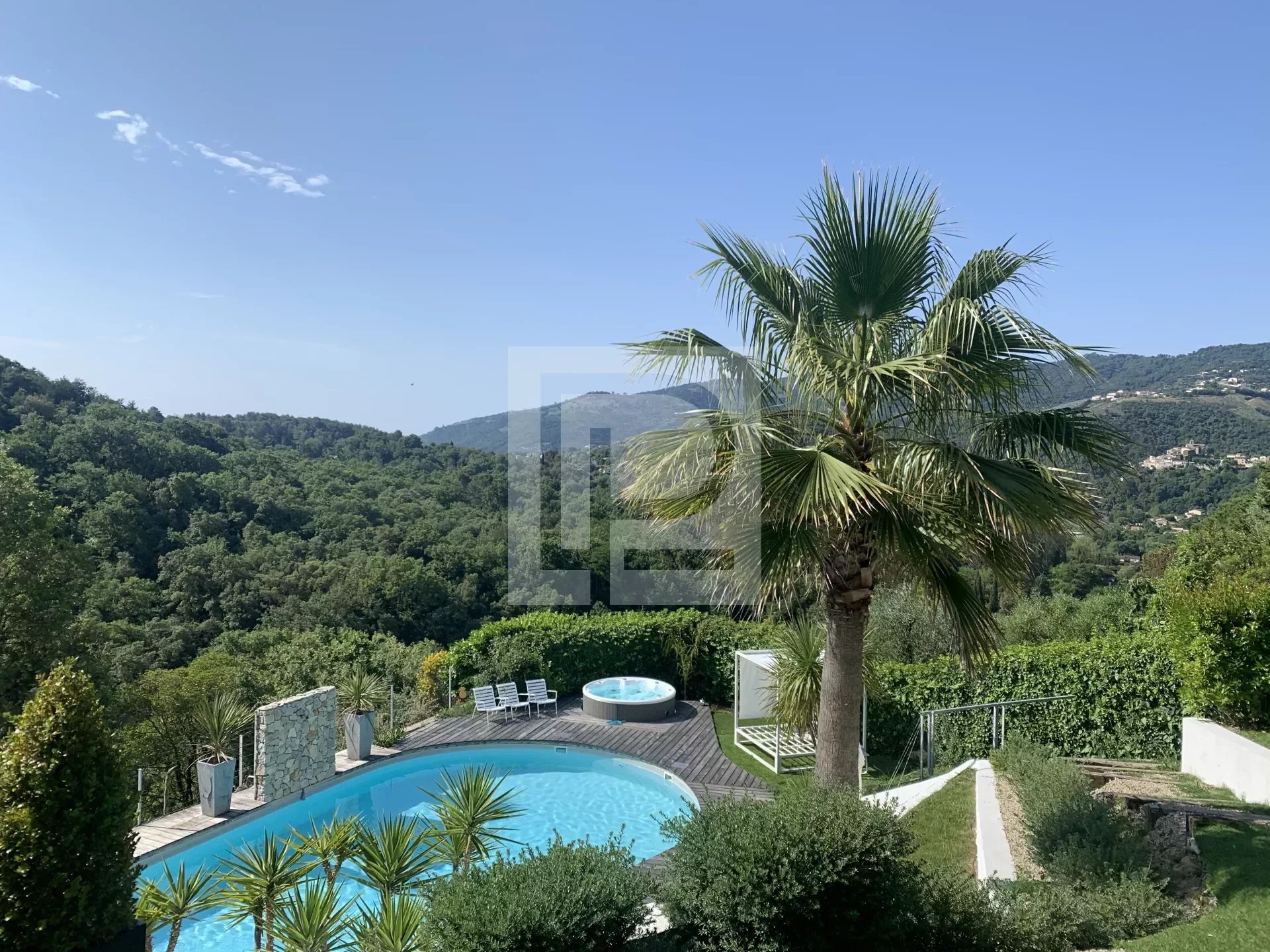 Superbe villa d'architecte avec vue panoramique proche Mougins et bord de mer
