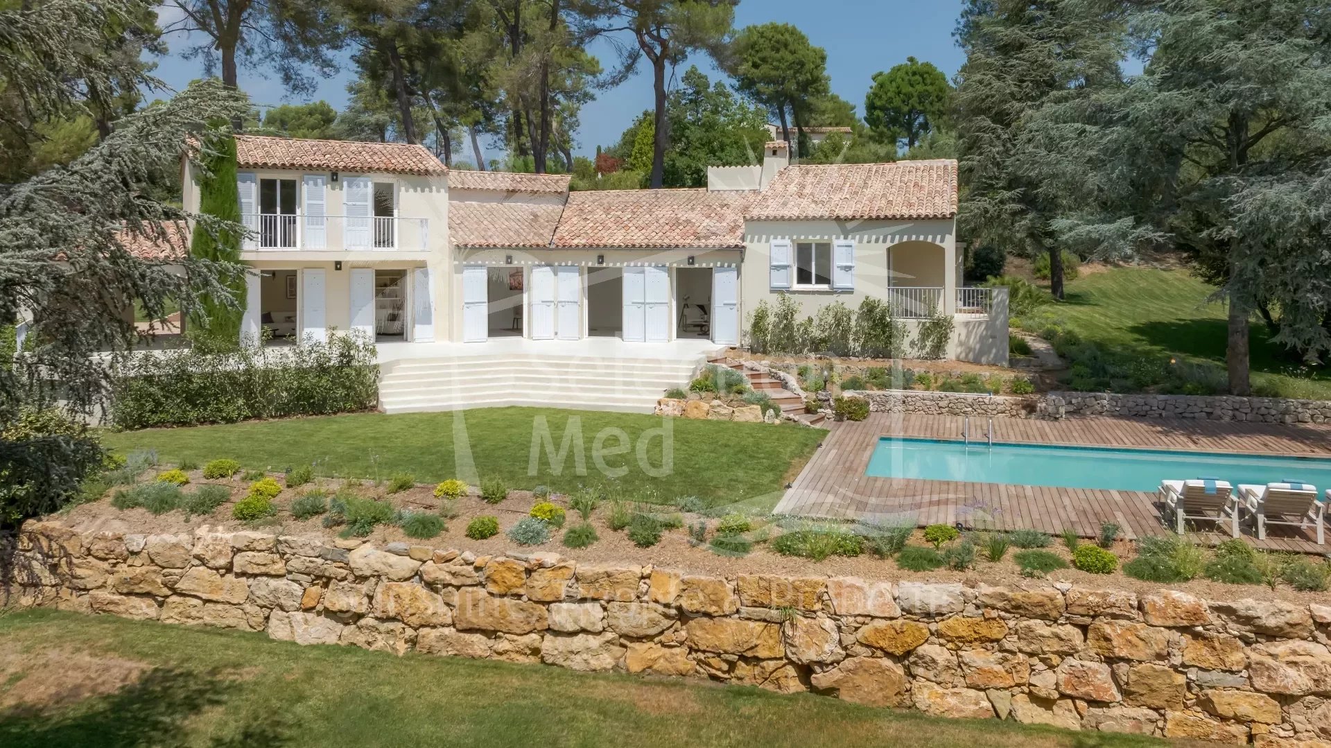 Biot, beautifully renovated villa 5 bedrooms close to Valbonne village