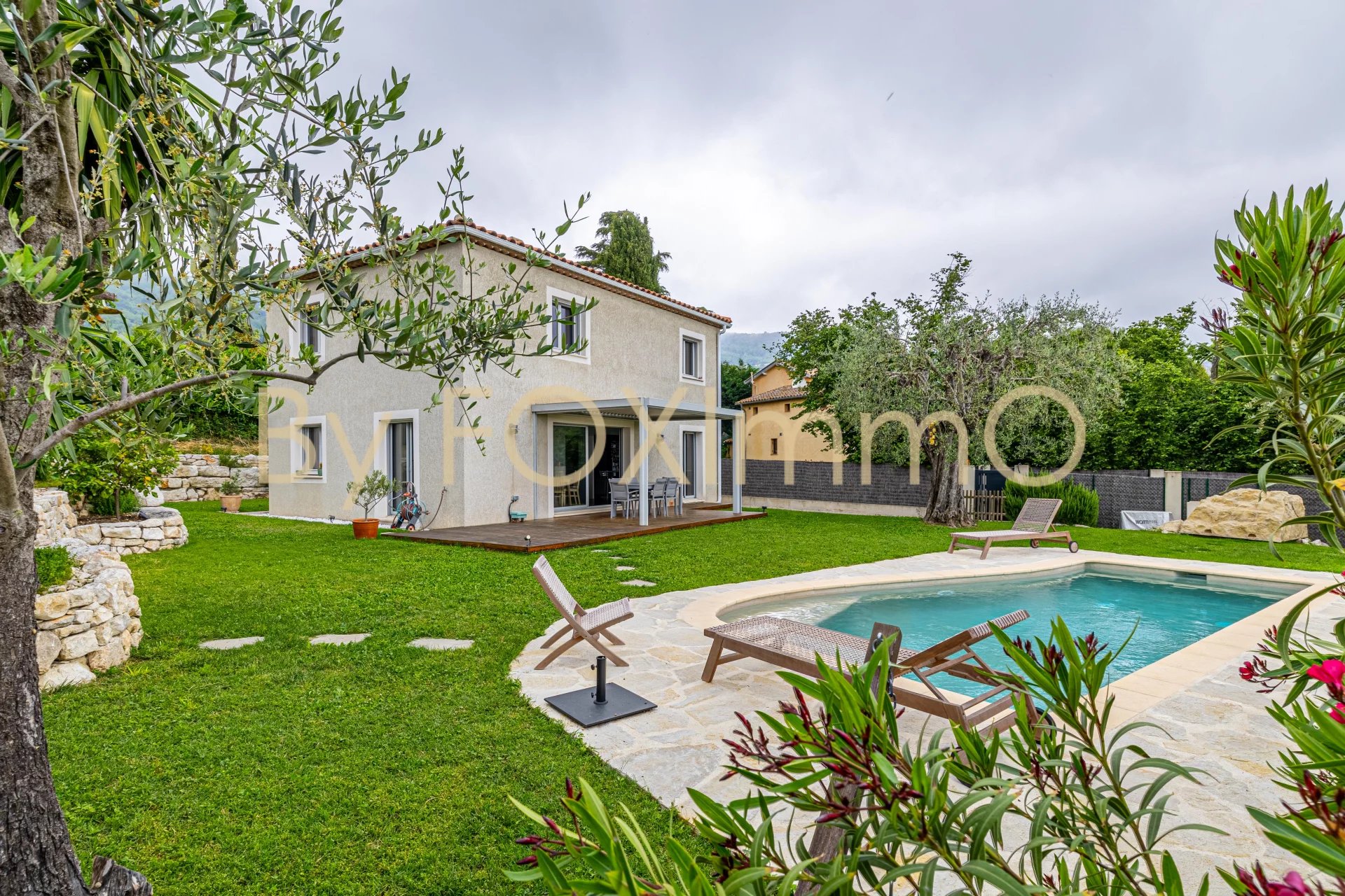 Recent villa 125 m² 5 rooms with swimming pool and garden and garage. In absolute calm