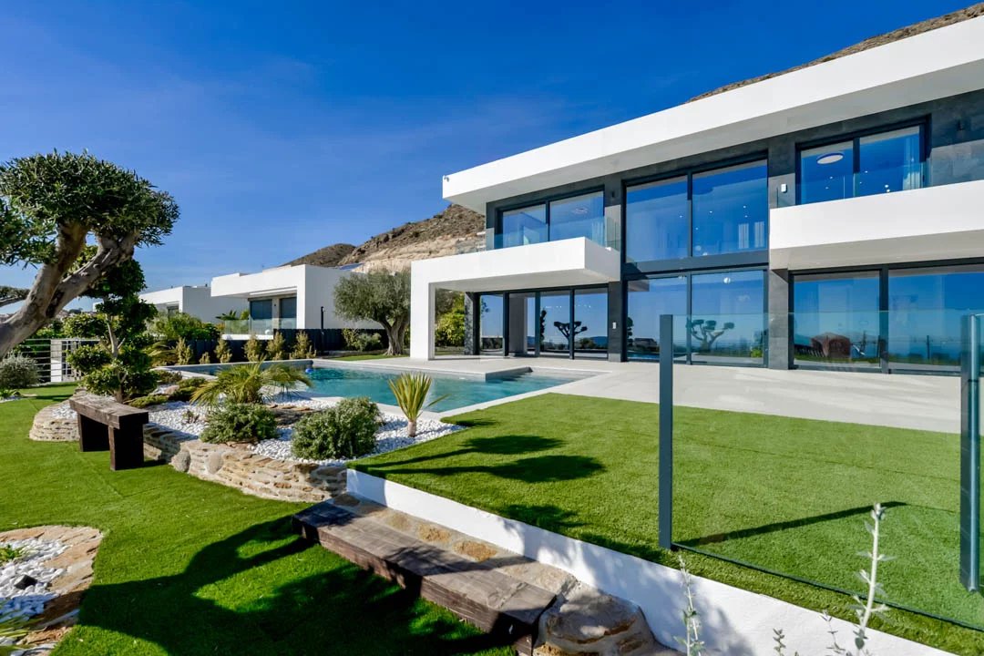 Spacieuse villa moderne clé en main avec vue frontale sur la mer à vendre à Sierra Cortina Finestrat