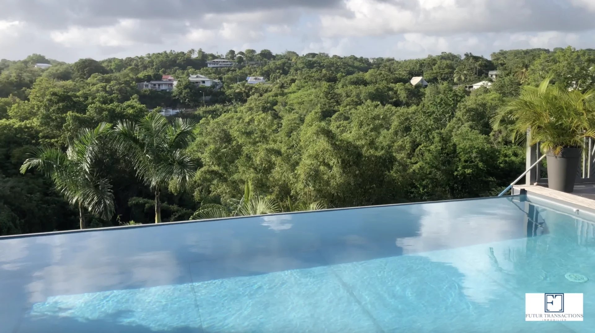 Villa T5 piscine vue imprenable + permis pour 2 locatifs
