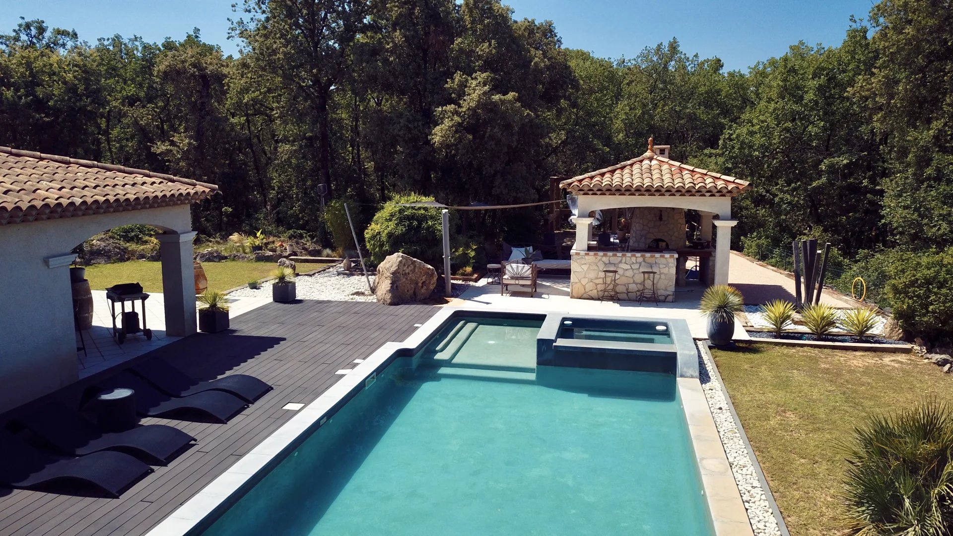 CAMPS LA SOURCE - Quality house with double garage, swimming pool, boules court, and landscaped garden