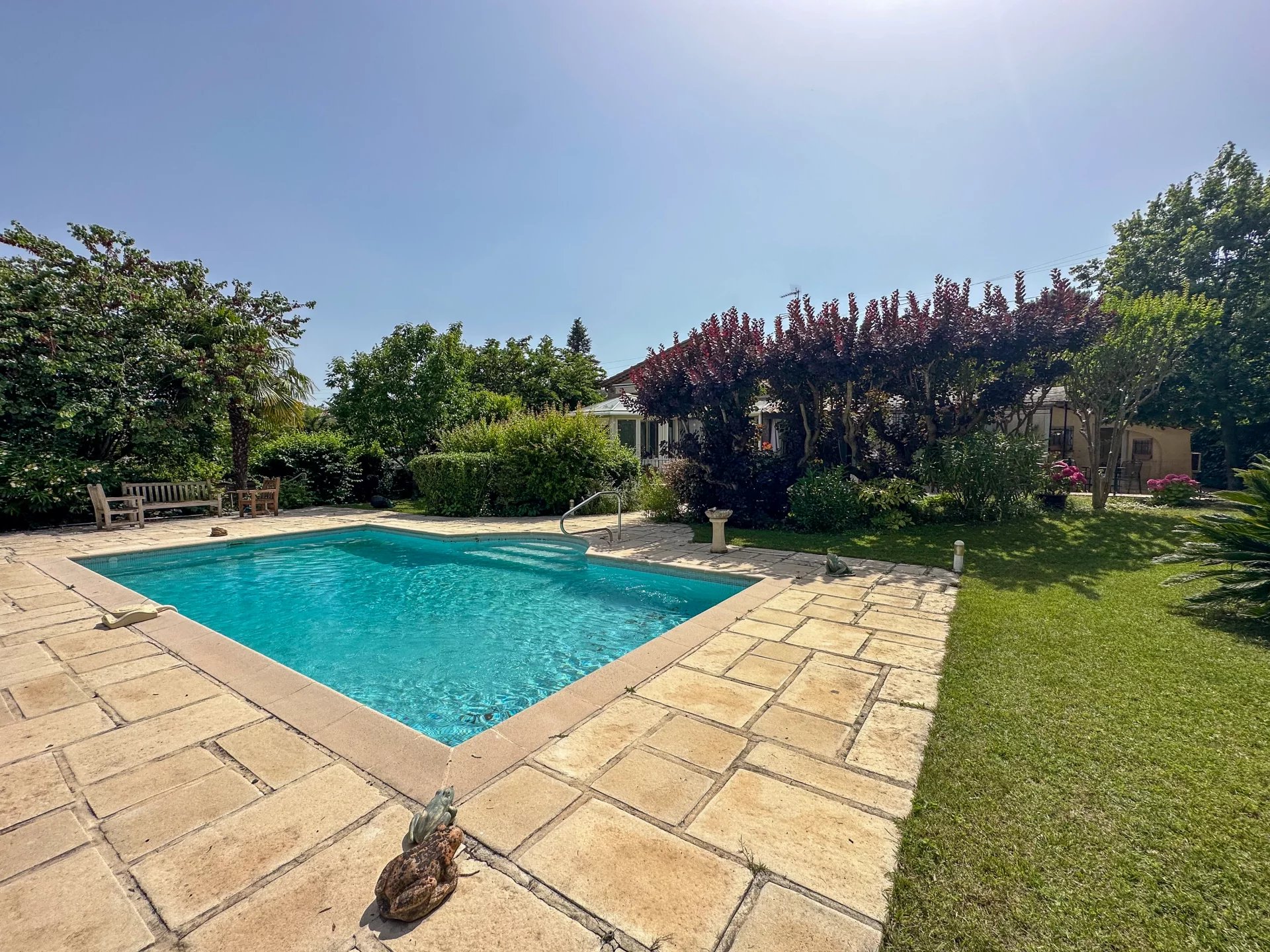 06250 MOUGINS VILLA