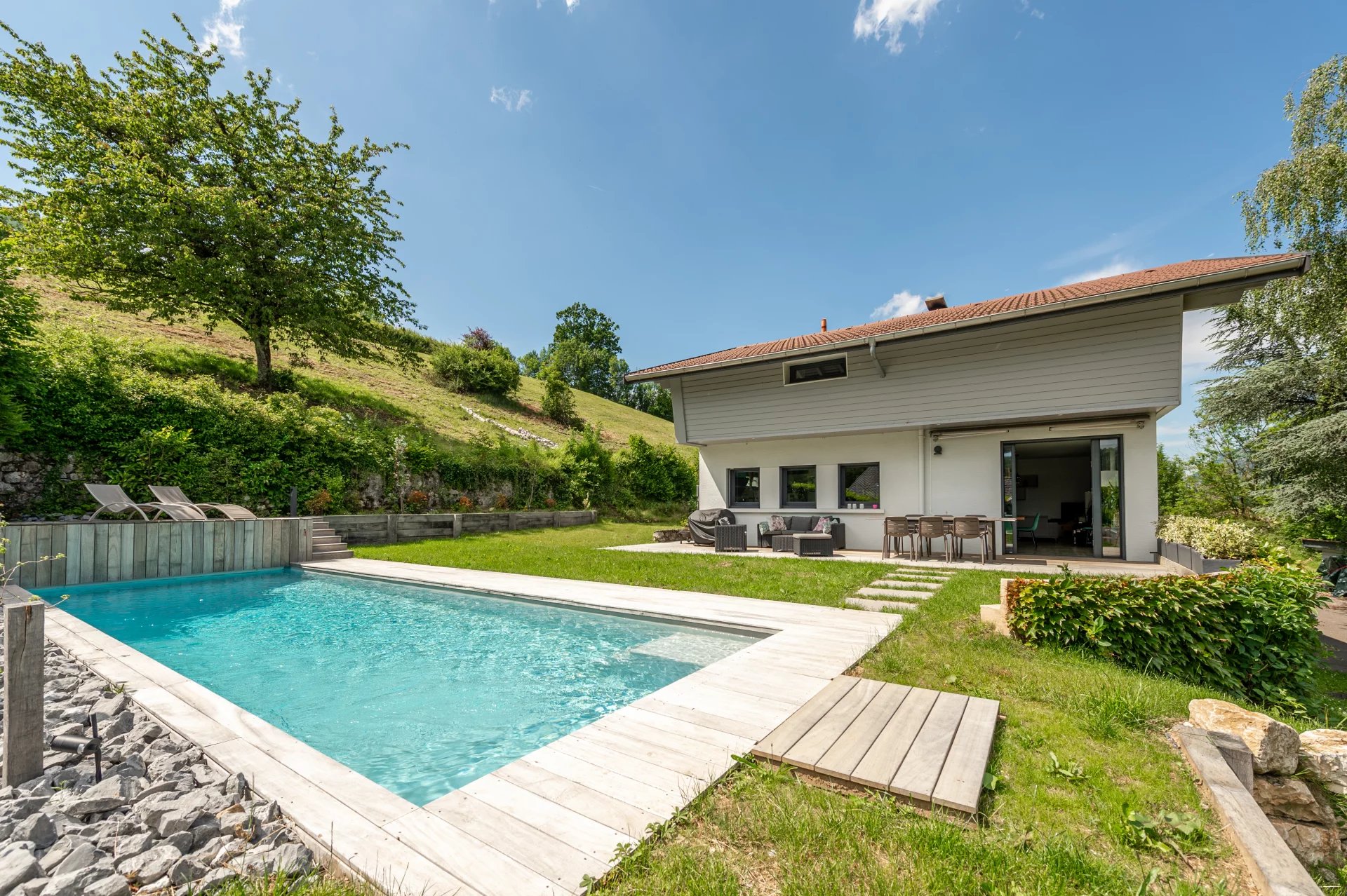 Grande maison de 243 m² avec piscine à vendre à SEVRIER, au bord du lac d'ANNECY