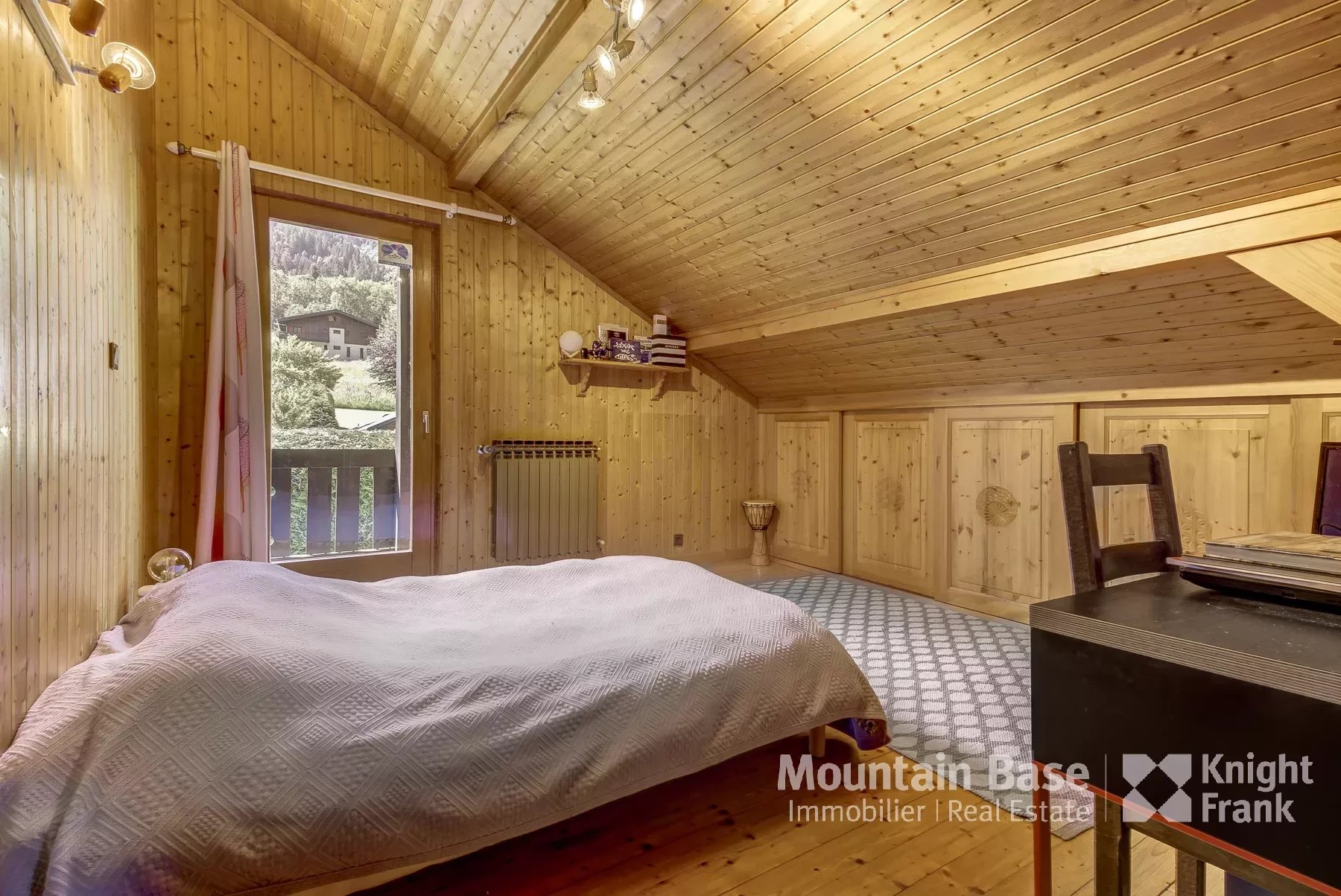 Photo of Well-maintained 3-bedroom chalet on a good-sized plot in Les Houches