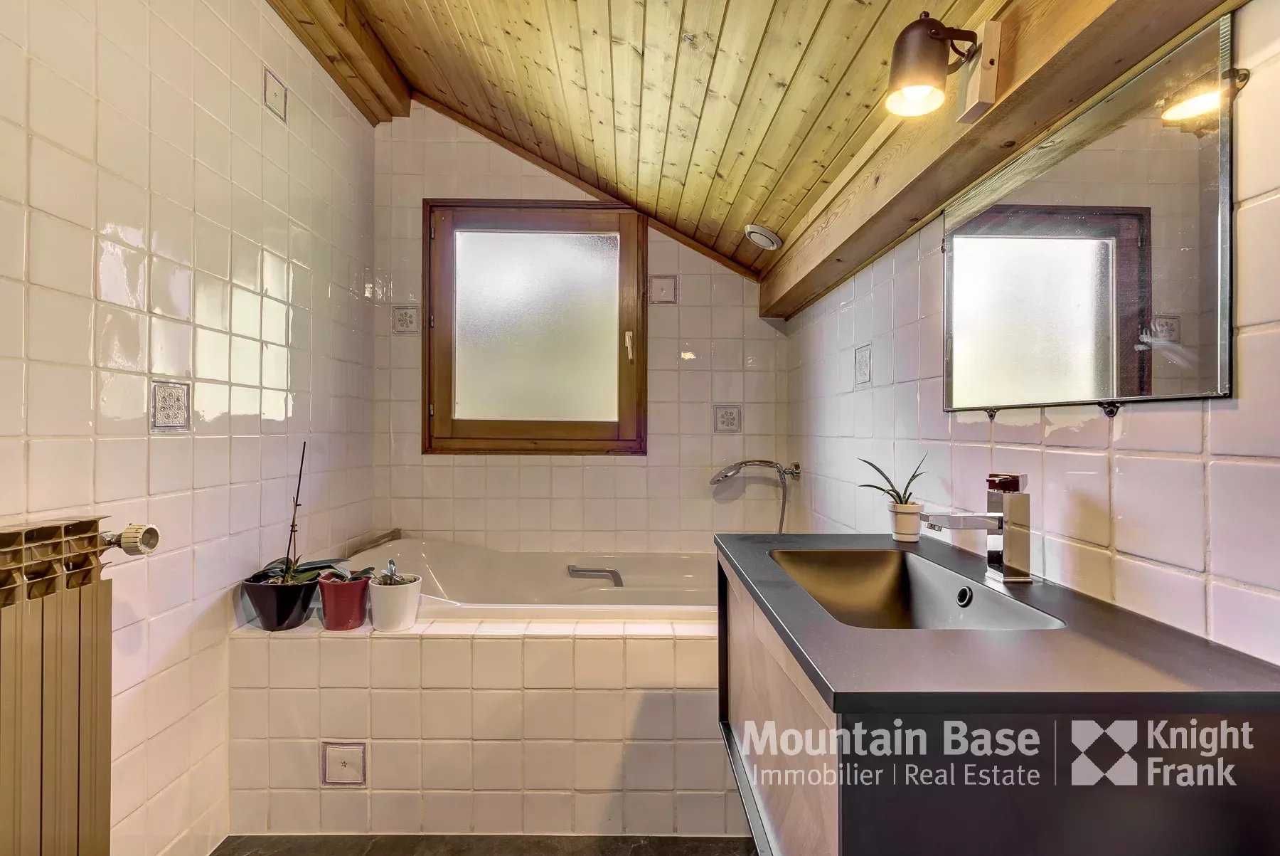 Photo of Well-maintained 3-bedroom chalet on a good-sized plot in Les Houches