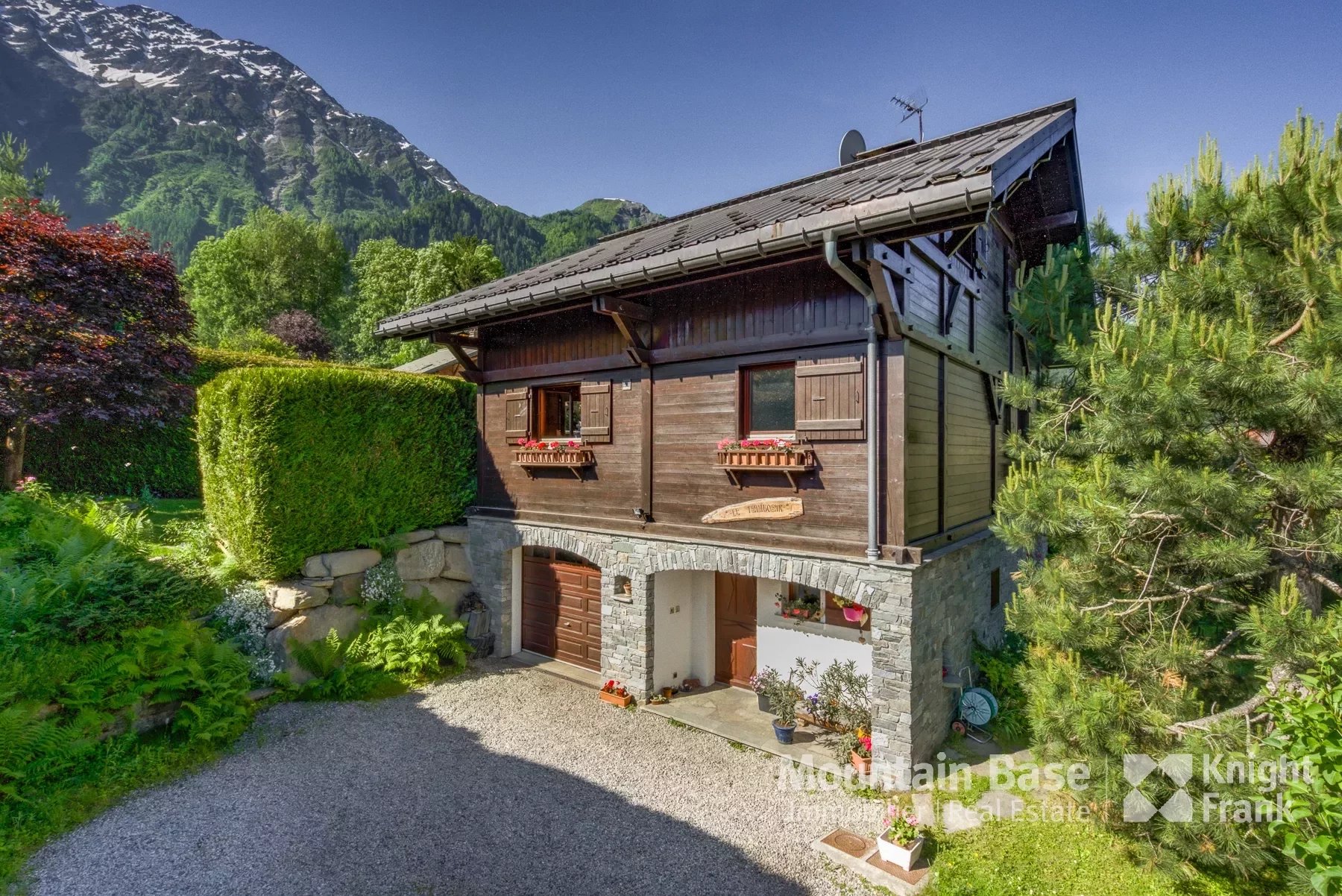 Photo of Well-maintained 3-bedroom chalet on a good-sized plot in Les Houches