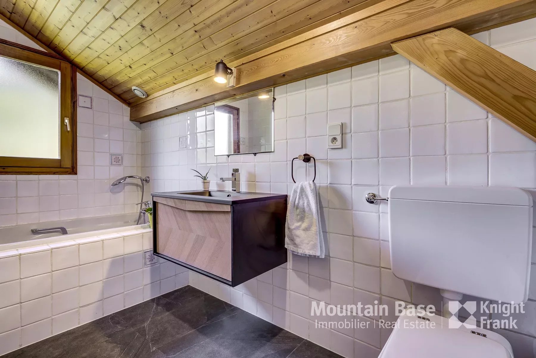 Photo of Well-maintained 3-bedroom chalet on a good-sized plot in Les Houches