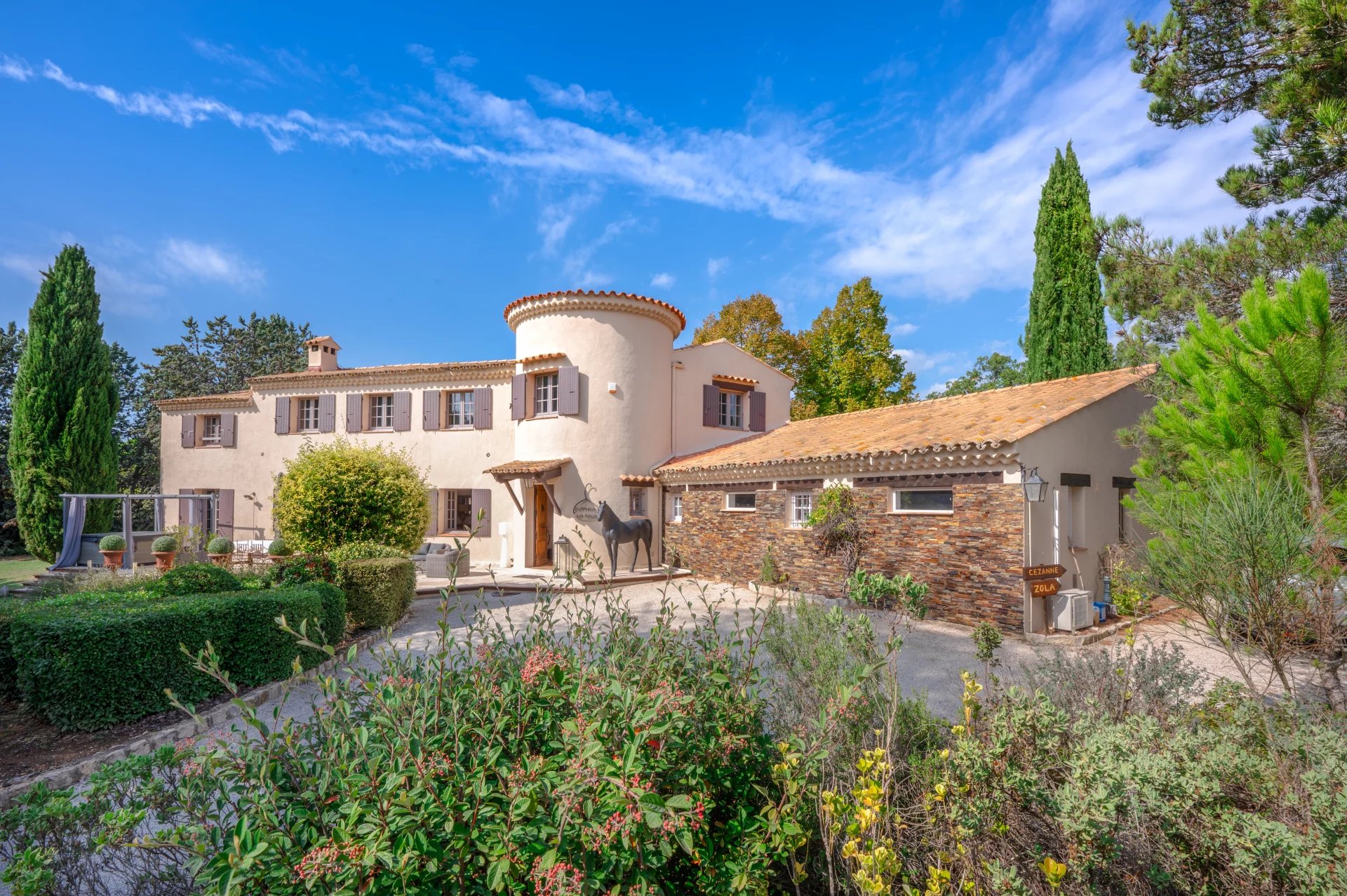 Mas Provençal 6 chambres avec piscine sur grand terrain au calme