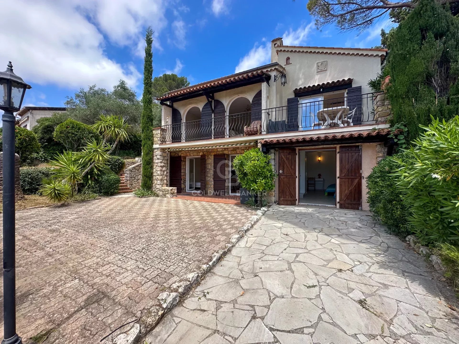 06250 MOUGINS VILLA