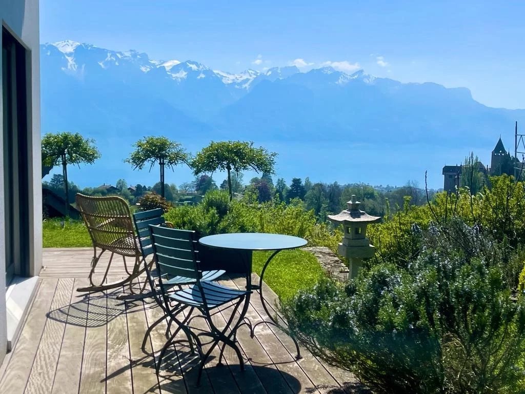 Einfamilienhaus mit 290 m2 Wohnfläche und Blick auf den See