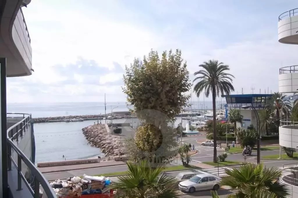 Menton Garavan, bord de mer,  résidence de standing