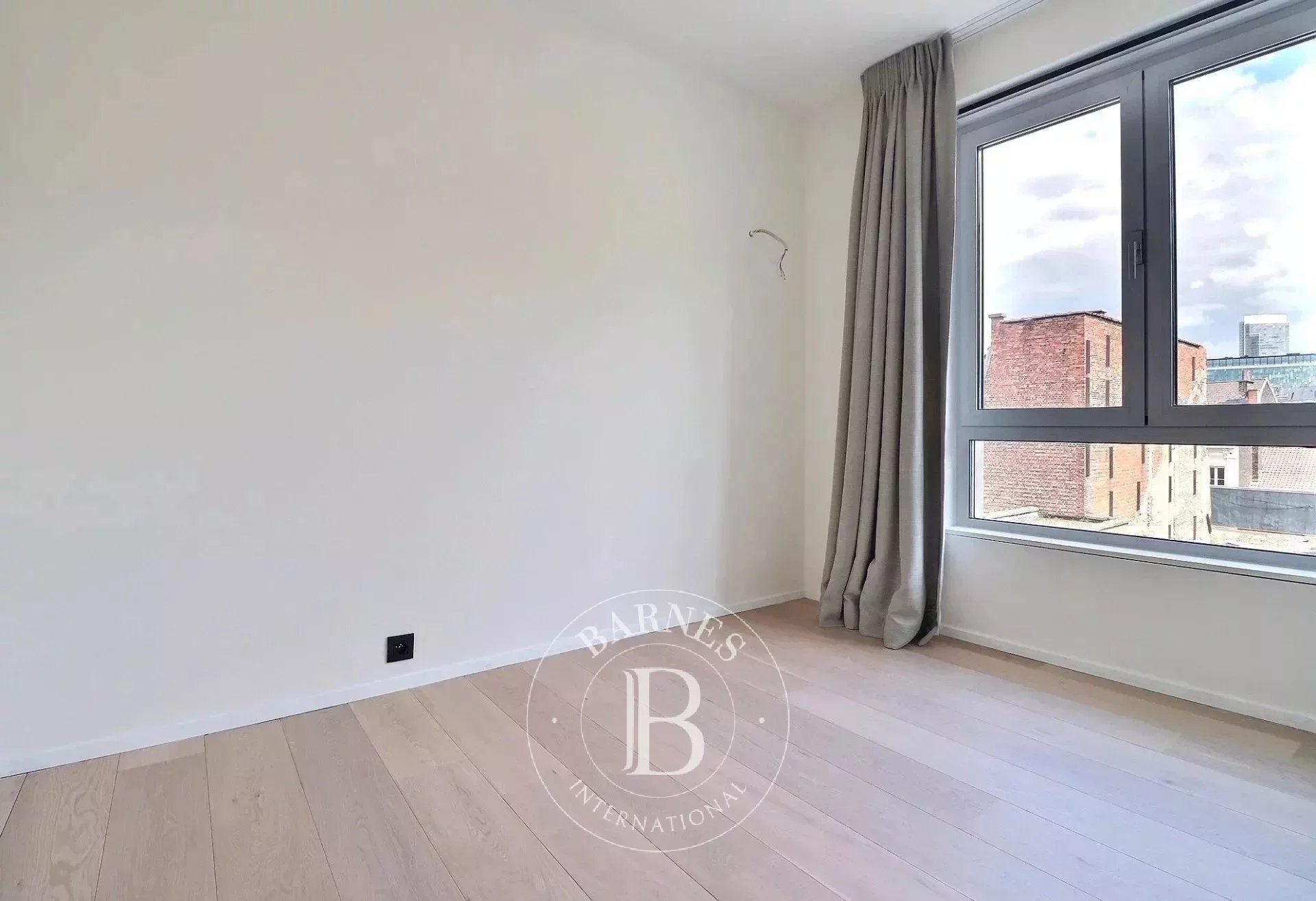 In the heart of Brussels - Furnished 3 bedroom apartment + terrace