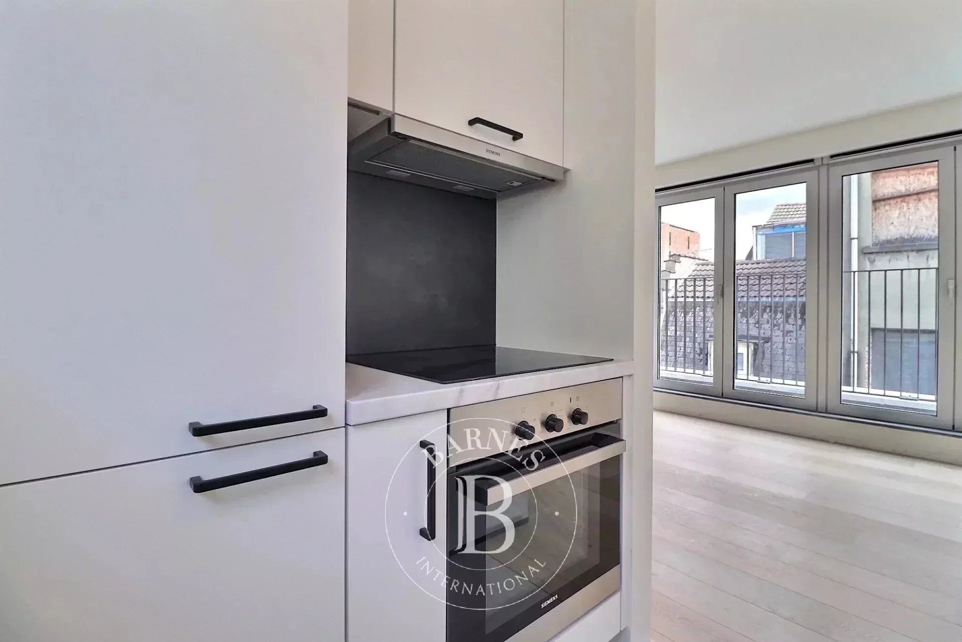 In the heart of Brussels - Furnished 3 bedroom apartment + terrace