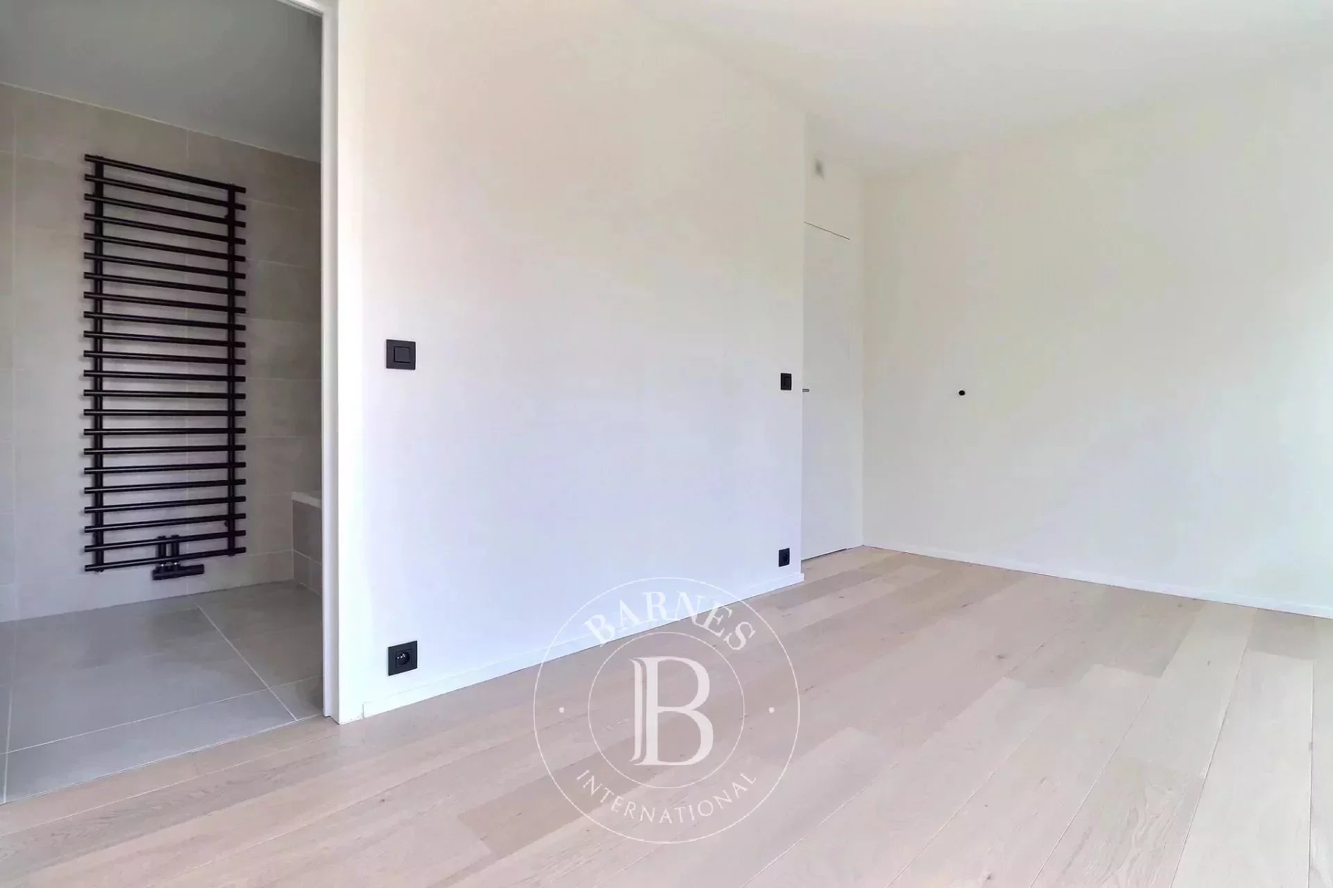 In the heart of Brussels - Furnished 3 bedroom apartment + terrace