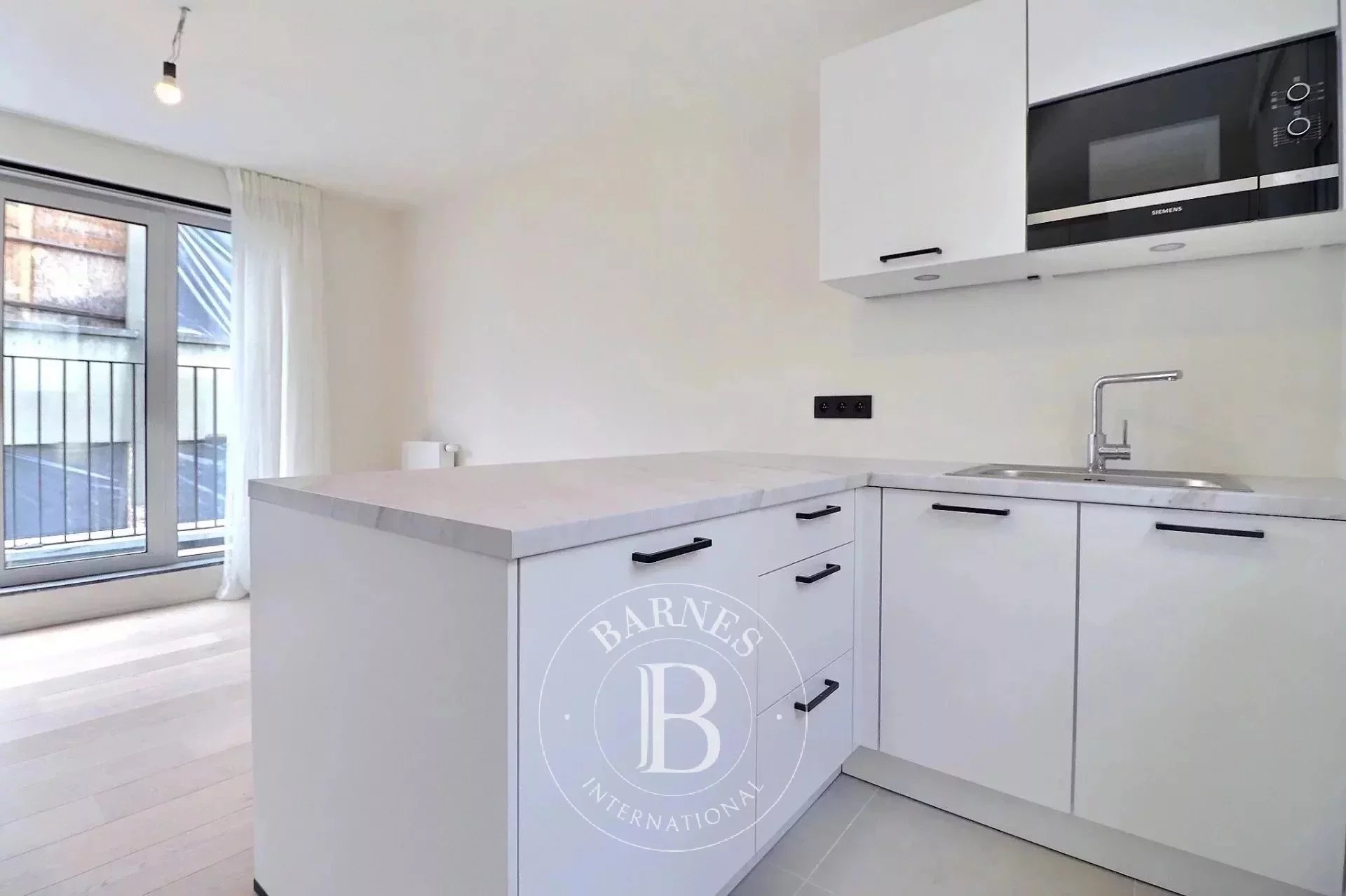 In the heart of Brussels - Furnished 3 bedroom apartment + terrace