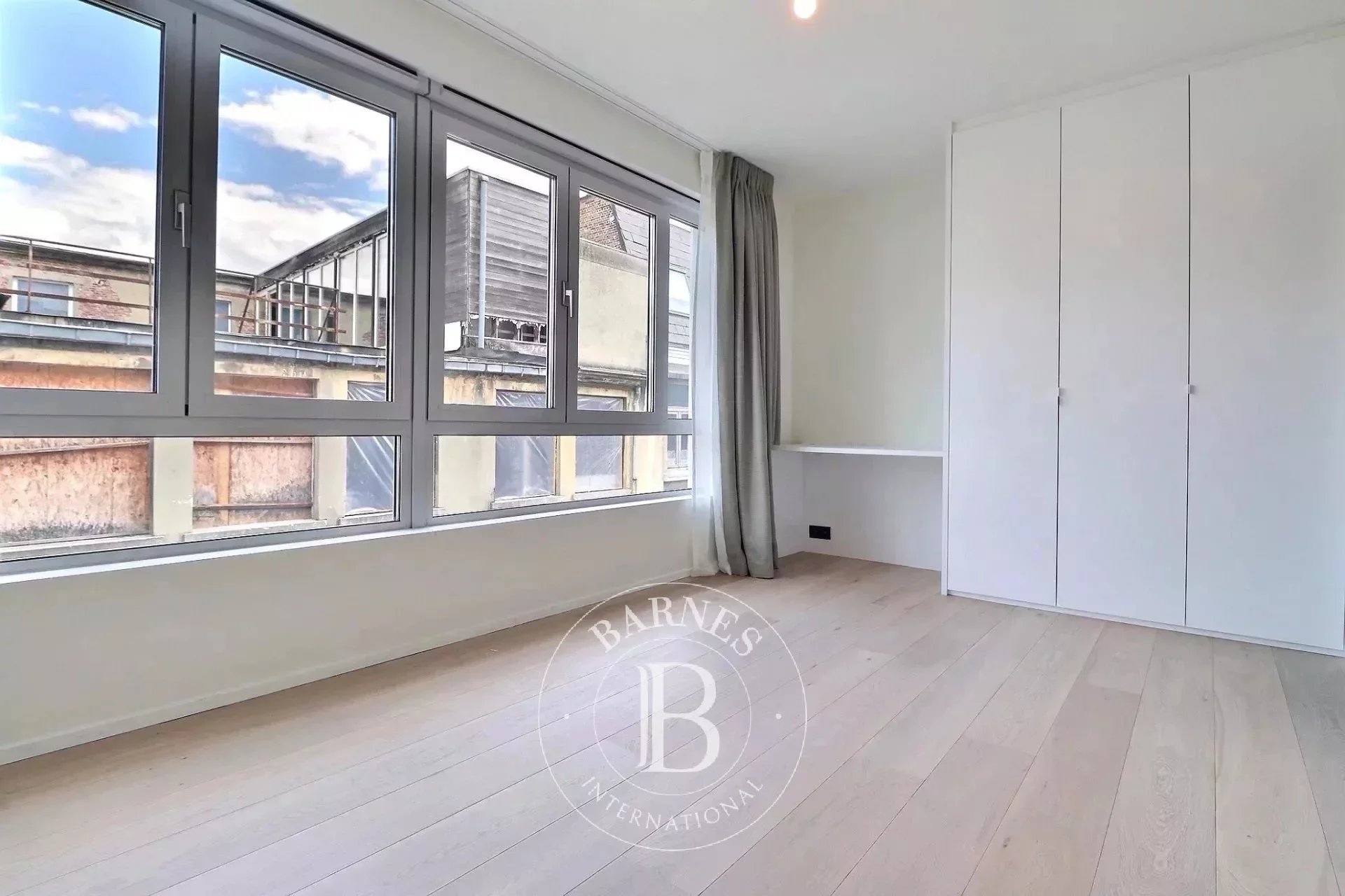 In the heart of Brussels - Furnished 3 bedroom apartment + terrace