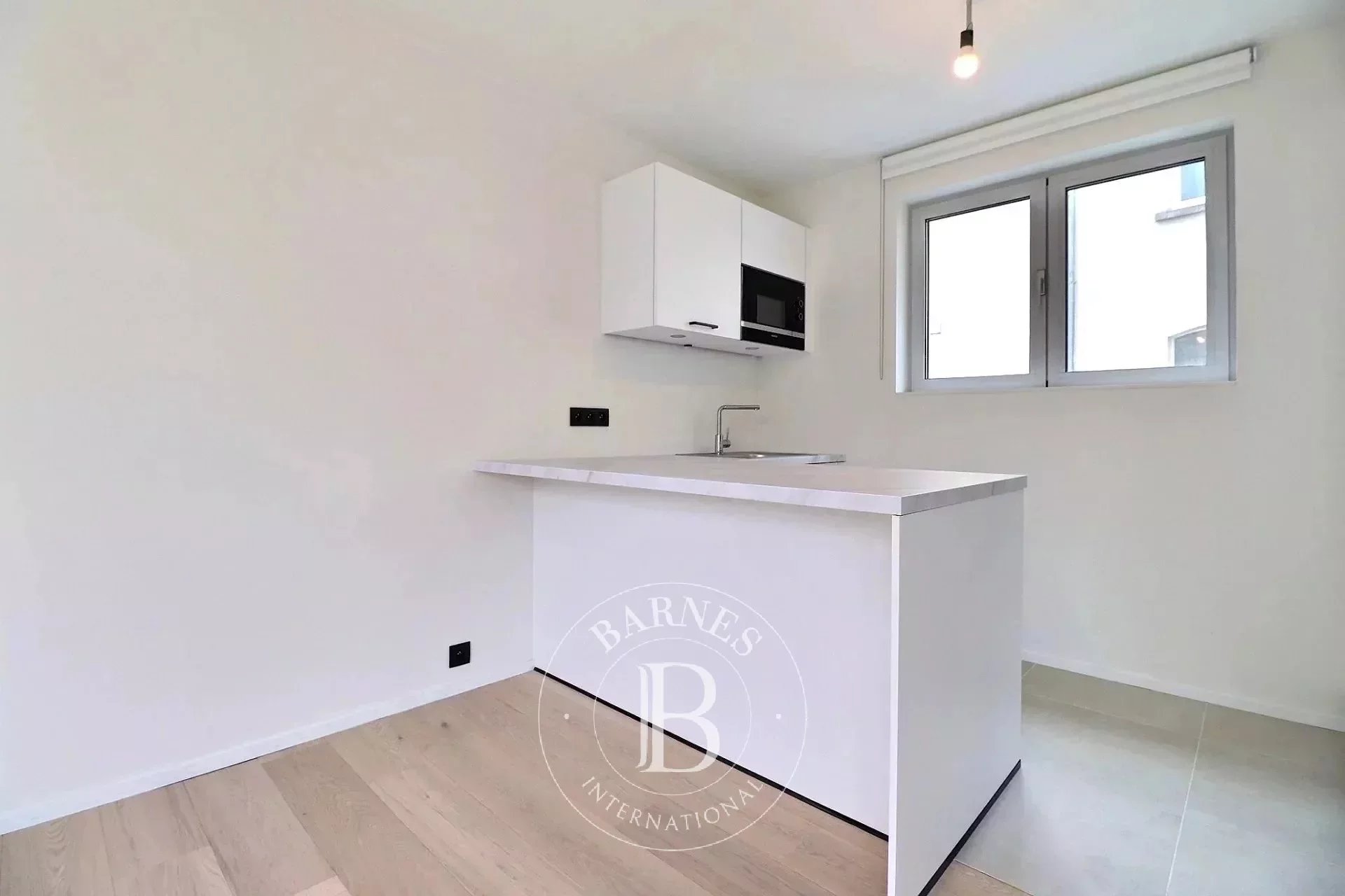 In the heart of Brussels - Furnished 3 bedroom apartment + terrace