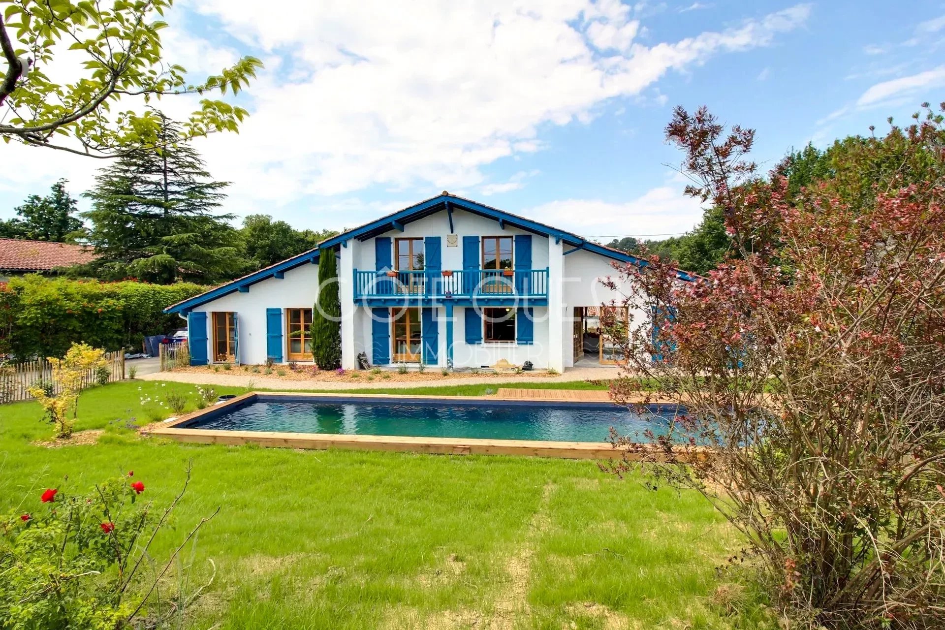 ARCANGUES, NEAR BIARRITZ  -  A RENOVATED 5-BED PROPERTY