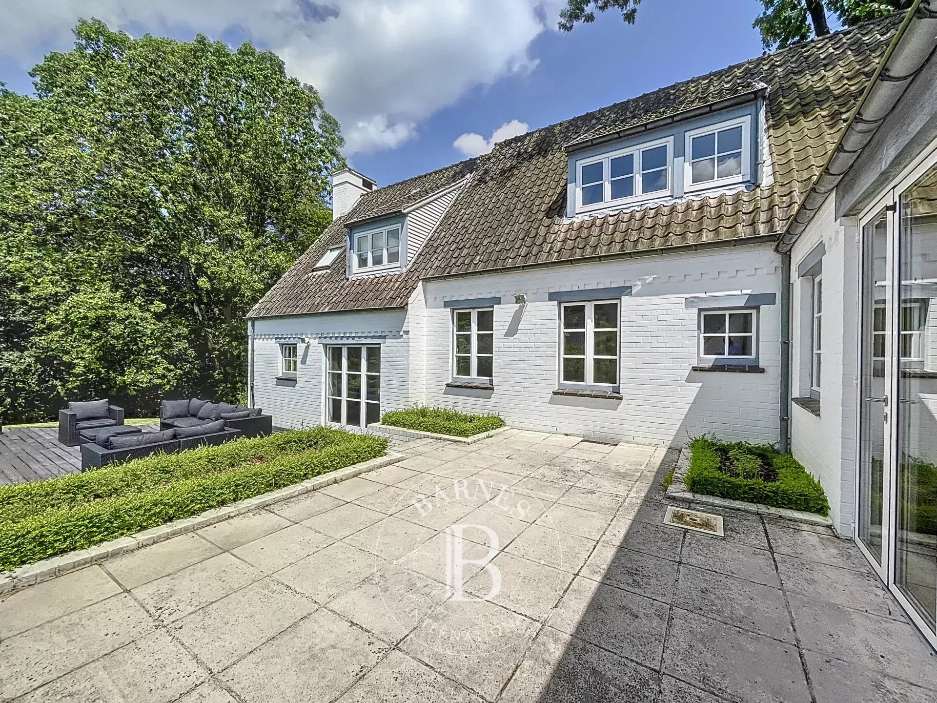 Charmante villa avec piscine et garages, proche de la Forêt de Soignes