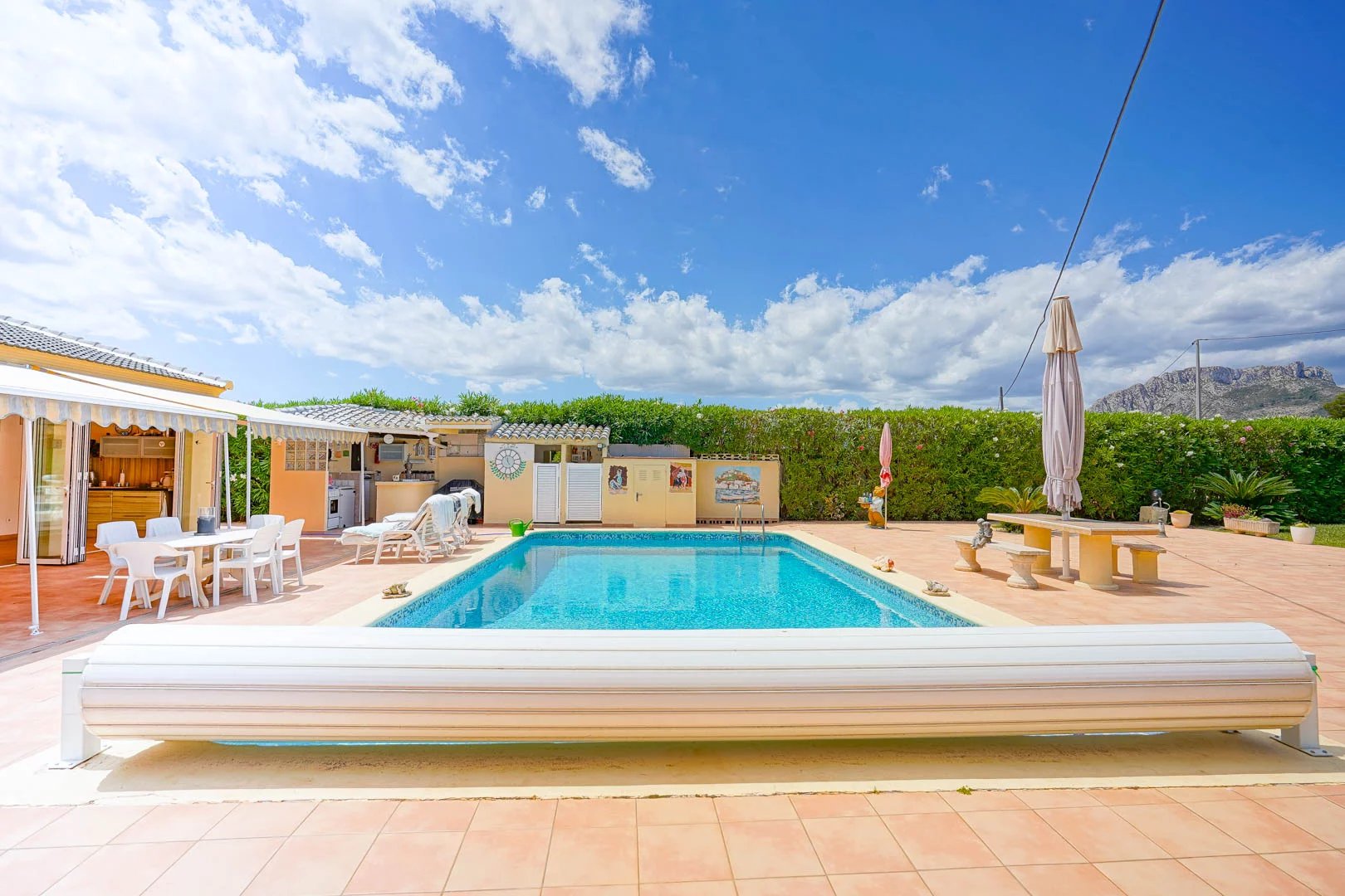 Villa sur un grand terrain avec maison d'hôtes spacieuse à vendre à Els Poblets