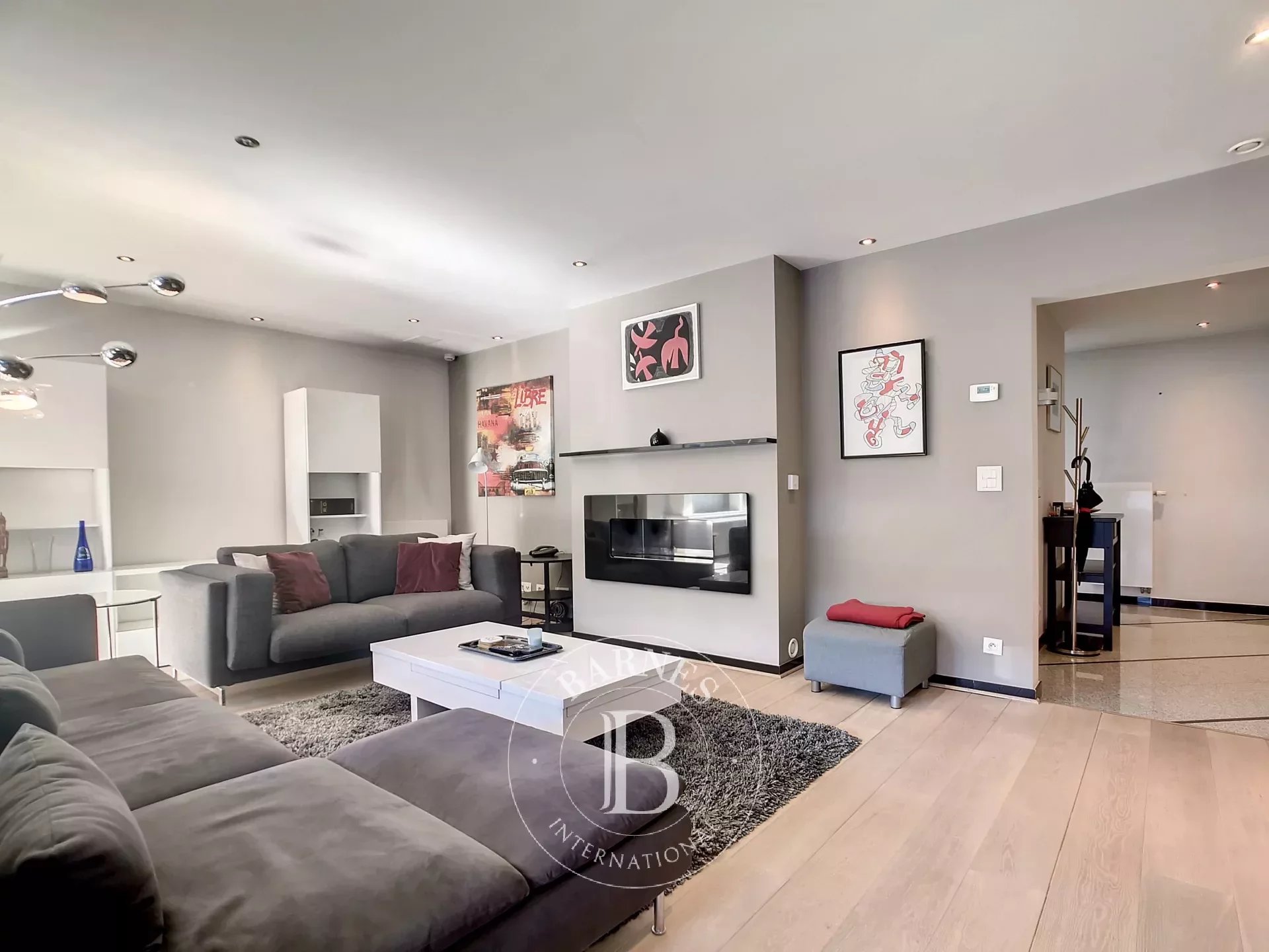 Châtelain - Appartement 140m2 meublé 2ch + garage