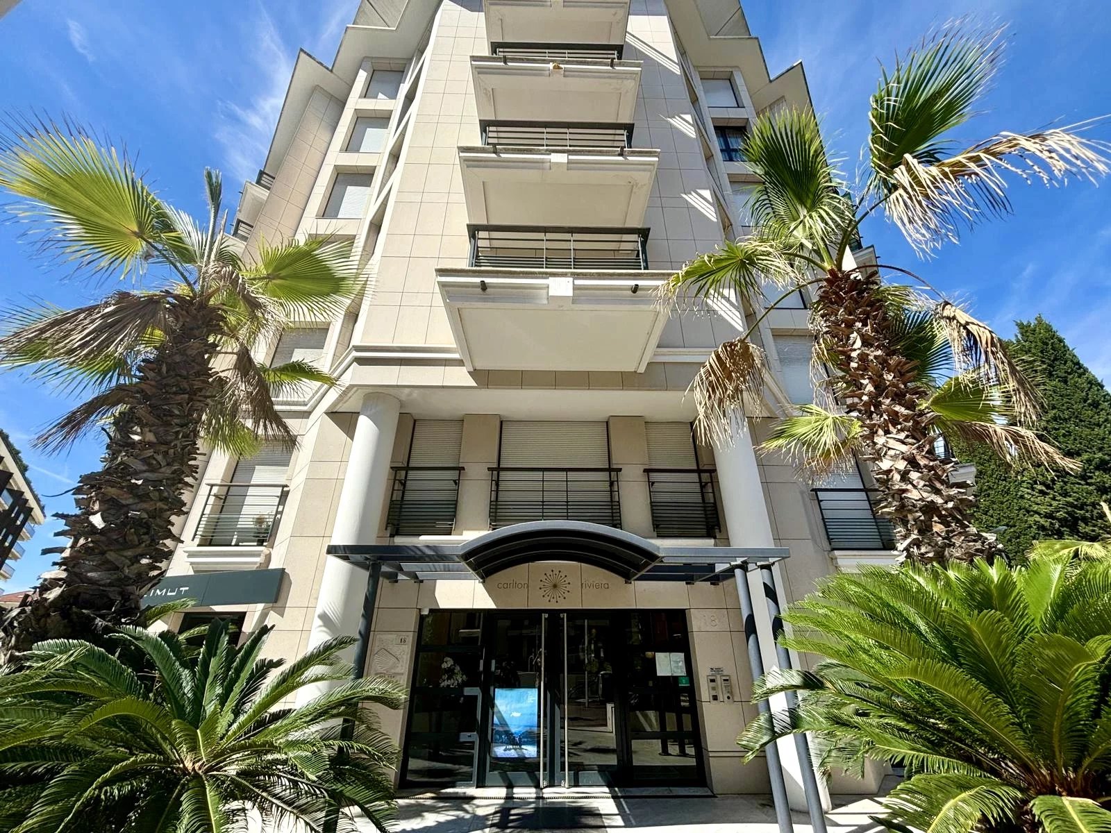 CANNES CARLTON RIVIERA - LUXURIOUS 1 BEDROOM APARTMENT, GARAGE and CELLAR