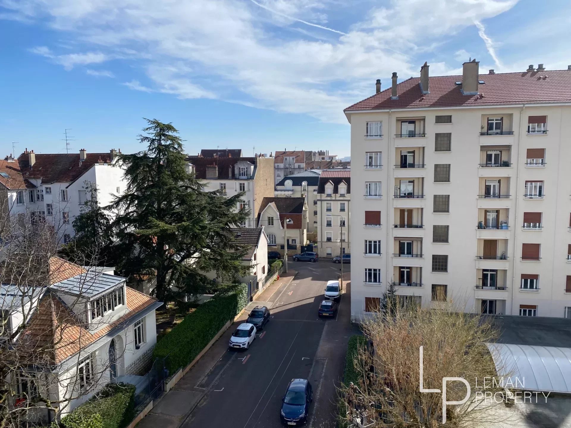 Appartement Lumineux et Traversant à Vendre