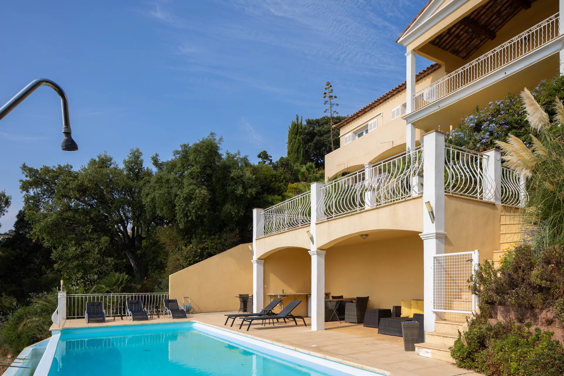 Les Issambres - Very spacious villa ( ca.325m2) with 7 bedrooms + around SEAVIEW!