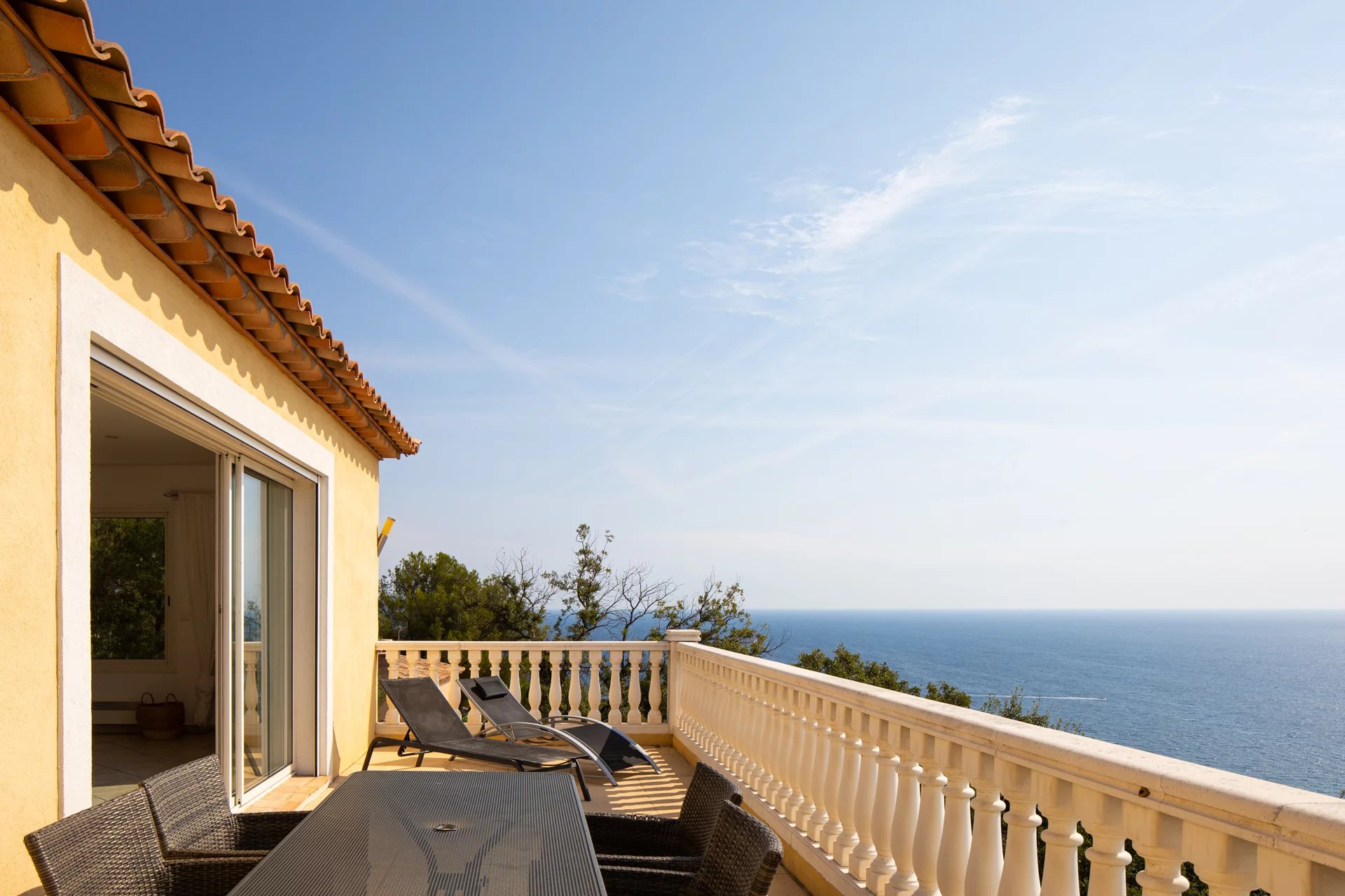 Les Issambres - Very spacious villa ( ca.325m2) with 7 bedrooms + around SEAVIEW!