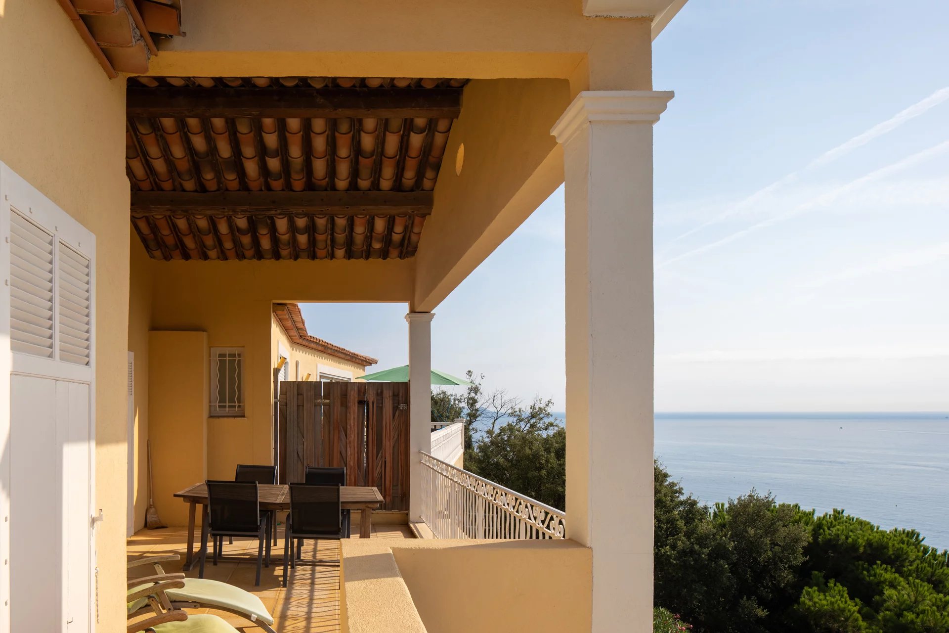 Les Issambres - Very spacious villa ( ca.325m2) with 7 bedrooms + around SEAVIEW!